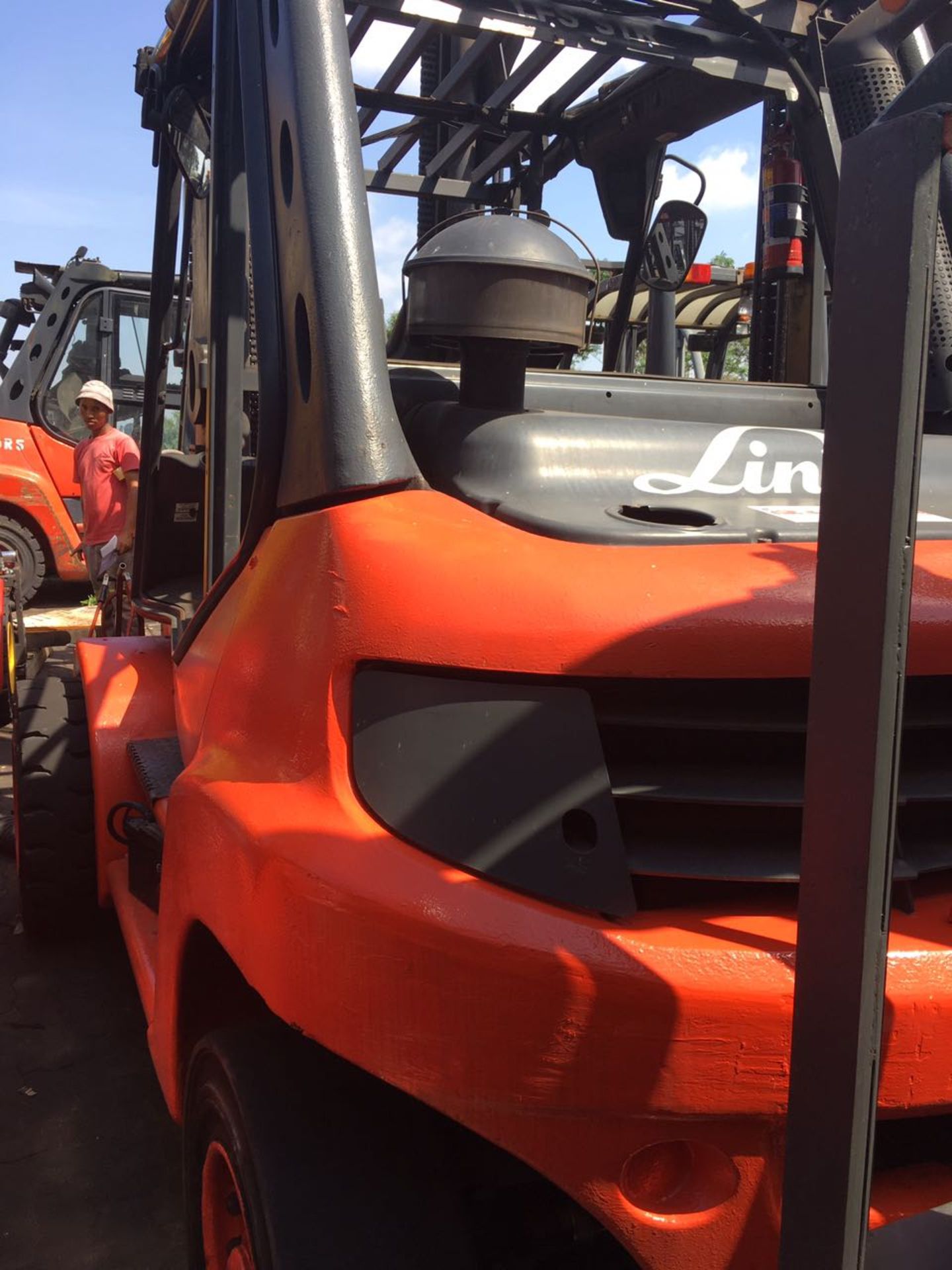 2011 LINDE H80D 8 TON DIESEL FORKLIFT (12,901 HOURS - HOURS NOT GUARANTEED BY AUCTIONEER) - (KZN) - Image 2 of 6