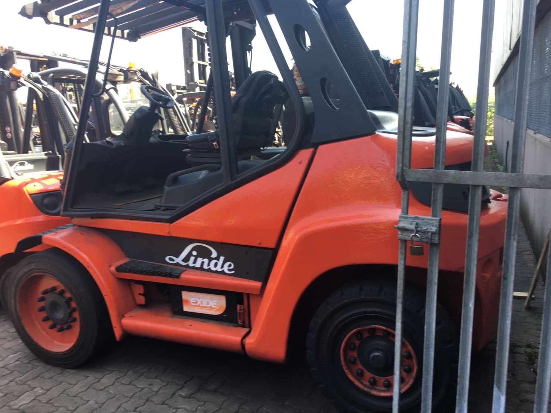 2010 LINDE H70D 7 TON DIESEL FORKLIFT (12,266 HOURS - HOURS NOT GUARANTEED BY AUCTIONEER) - (JHB) - Image 3 of 3