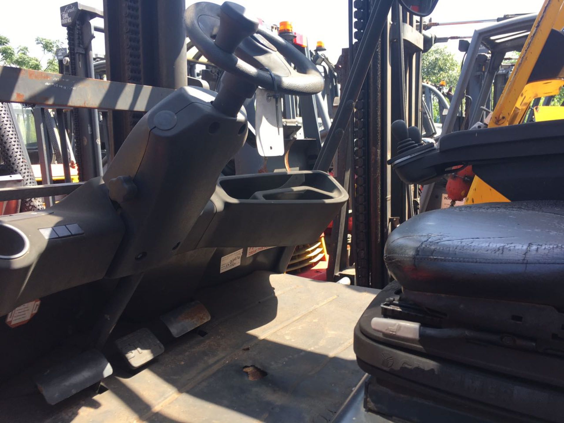2011 LINDE H80D 8 TON DIESEL FORKLIFT (12,901 HOURS - HOURS NOT GUARANTEED BY AUCTIONEER) - (KZN) - Image 5 of 6