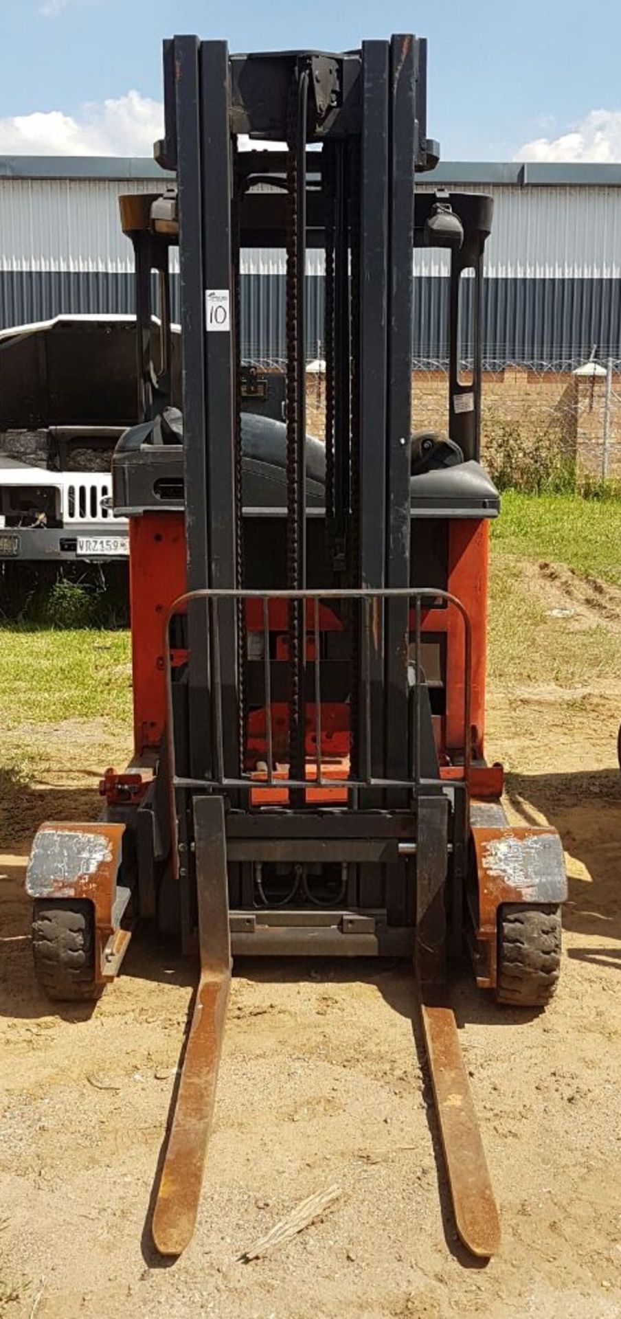 2008 LINDE R14 1.4 TON ELECTRIC FORKLIFT (6,151 HOURS - HOURS NOT GUARANTEED BY AUCTIONEER) - (JHB)
