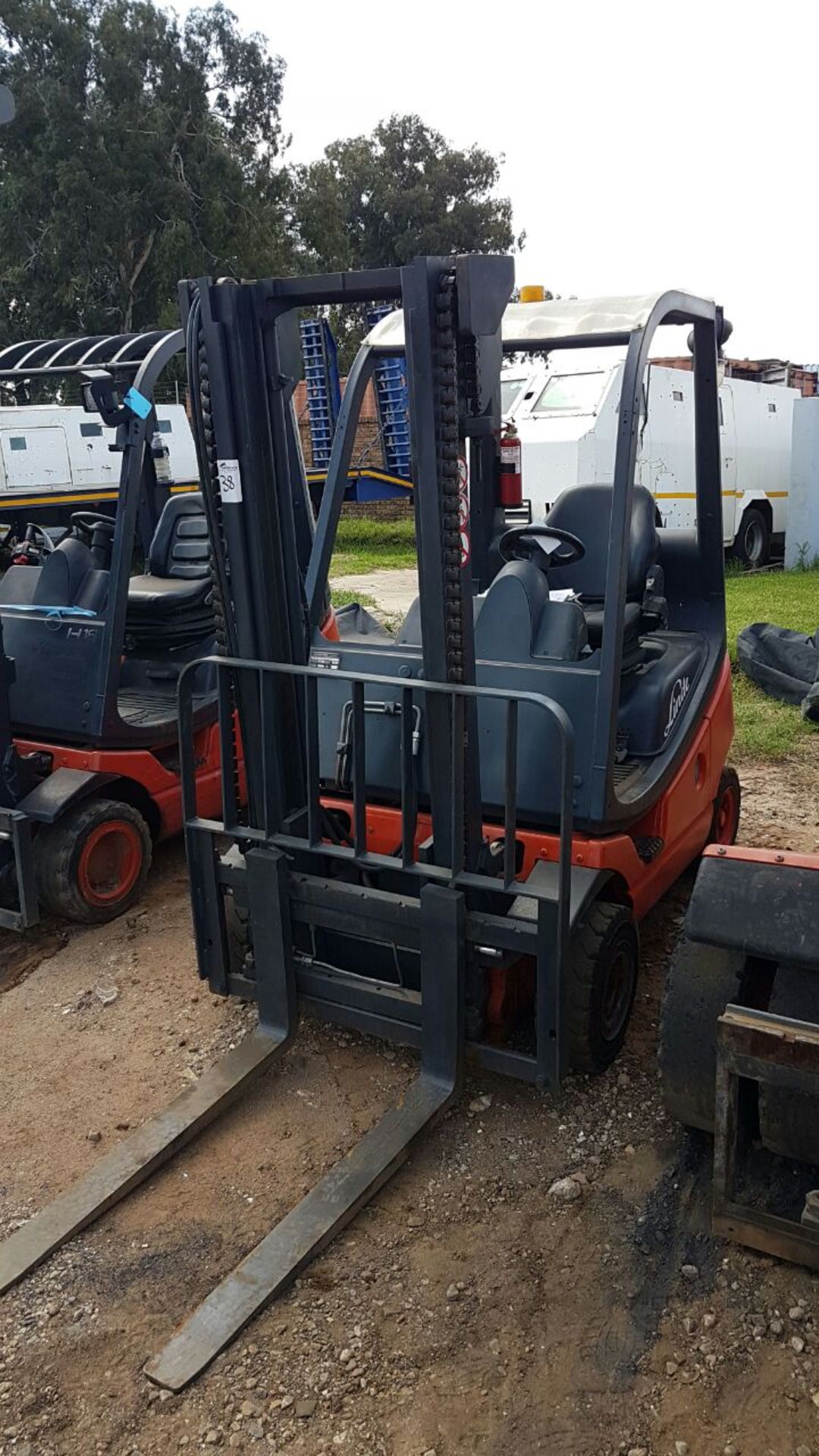 2011 LINDE H18D 1.8 TON DIESEL FORKLIFT (14,448 HOURS - HOURS NOT GUARANTEED BY AUCTIONEER) - (JHB) - Image 3 of 3
