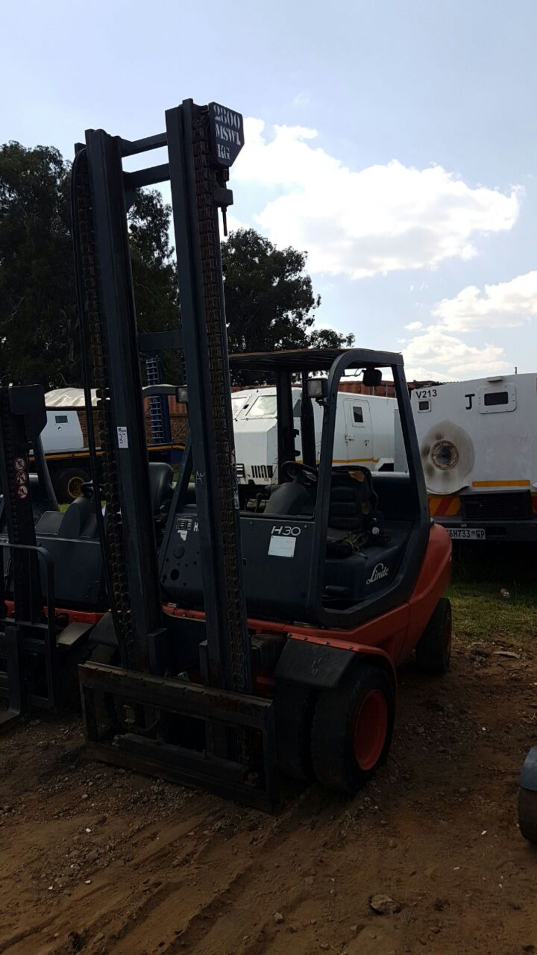 2010 LINDE H30D 3 TON DIESEL FORKLIFT (6,218 HOURS - HOURS NOT GUARANTEED BY AUCTIONEER) - (JHB) - Image 3 of 3