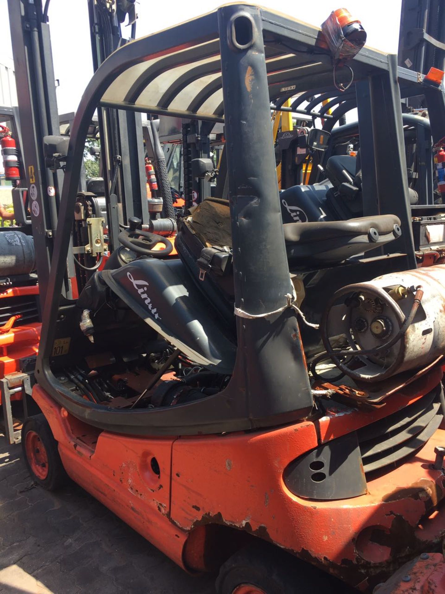 2010 LINDE H18T 1.8 TON GAS FORKLIFT (9,460 HOURS - HOURS NOT GUARANTEED BY AUCTIONEER) C1X350A00280 - Image 4 of 5