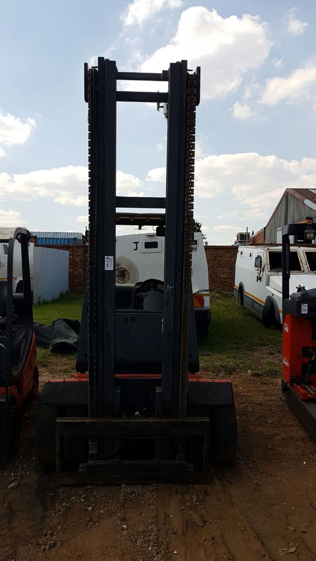 2010 LINDE H30D 3 TON DIESEL FORKLIFT (6,218 HOURS - HOURS NOT GUARANTEED BY AUCTIONEER) - (JHB)