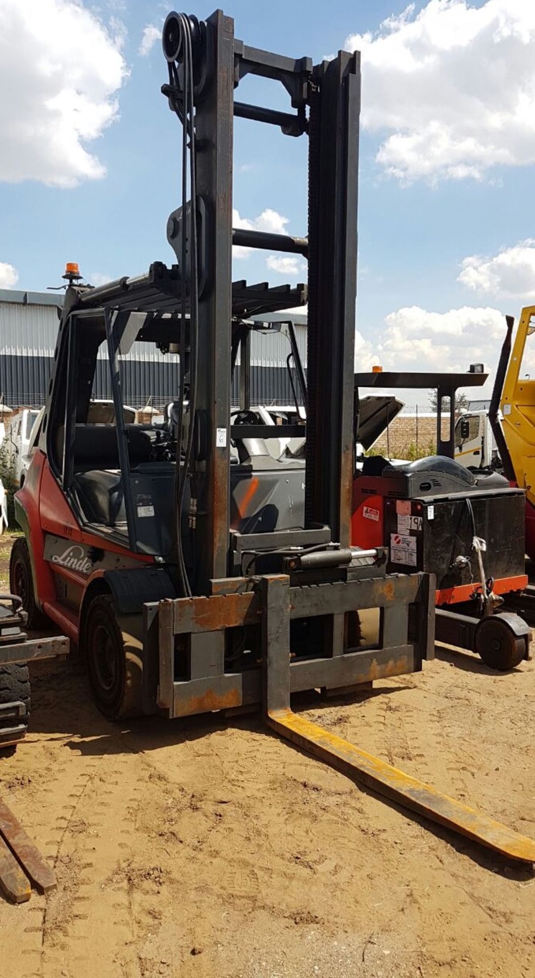 2011 LINDE H50D 5 TON DIESEL FORKLIFT (11,427 HOURS - HOURS NOT GUARANTEED BY AUCTIONEER) - (STC) - Image 4 of 4