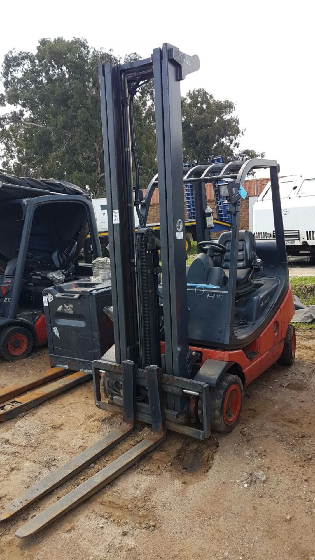 2009 LINDE H18D 1.8 TON DIESEL FORKLIFT (15,381 HOURS - HOURS NOT GUARANTEED BY AUCTIONEER) - (JHB) - Image 3 of 3
