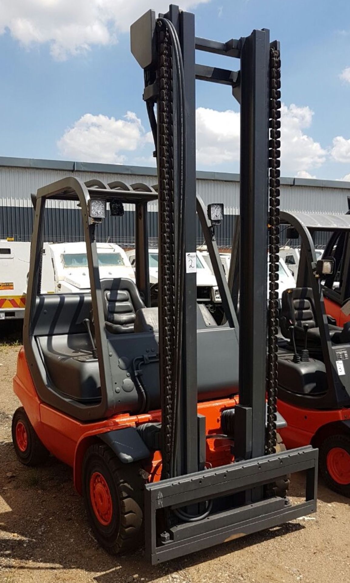 2008 LINDE H25T 2.5 TON GAS FORKLIFT (9,885 HOURS) C1X351W02114 - (JHB) - (STC) - Image 2 of 2