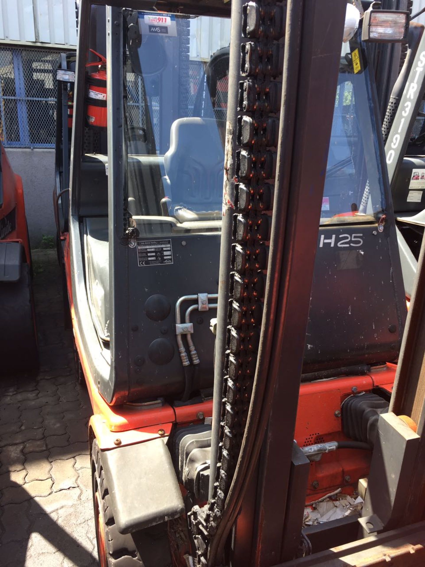 2011 LINDE H25D 2.5 TON DIESEL FORKLIFT (14,281 HOURS - HOURS NOT GUARANTEED BY AUCTIONEER) - (JHB)