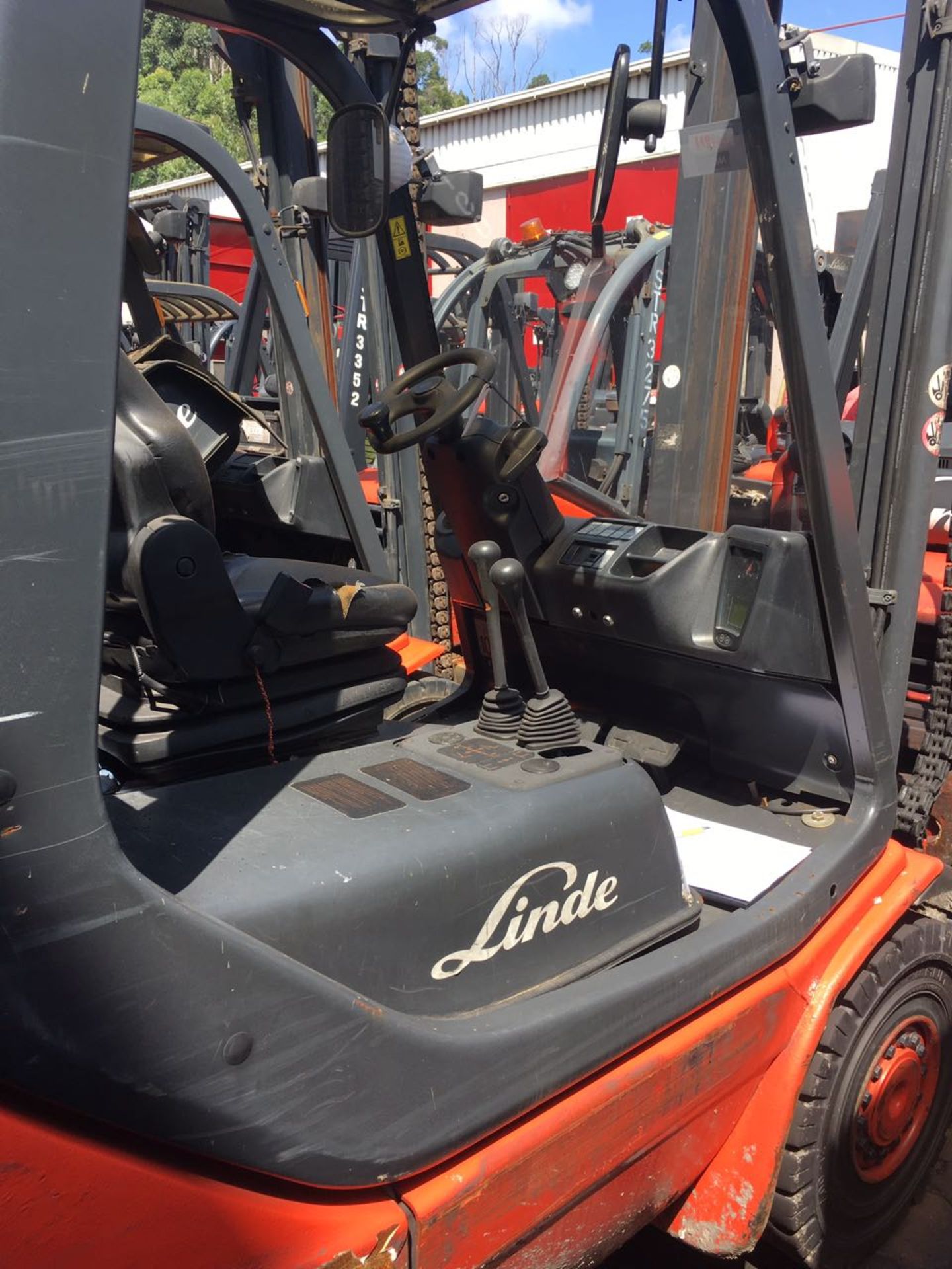 2011 LINDE H25D 2.5 TON DIESEL FORKLIFT (14,281 HOURS - HOURS NOT GUARANTEED BY AUCTIONEER) - (JHB) - Image 3 of 3