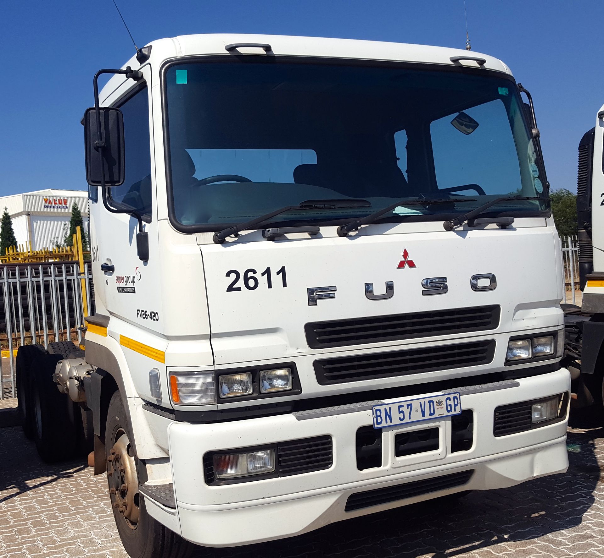 2011 MITSUBISHI FUSO FV26-420 6X4 T/T - (BN57VDGP)