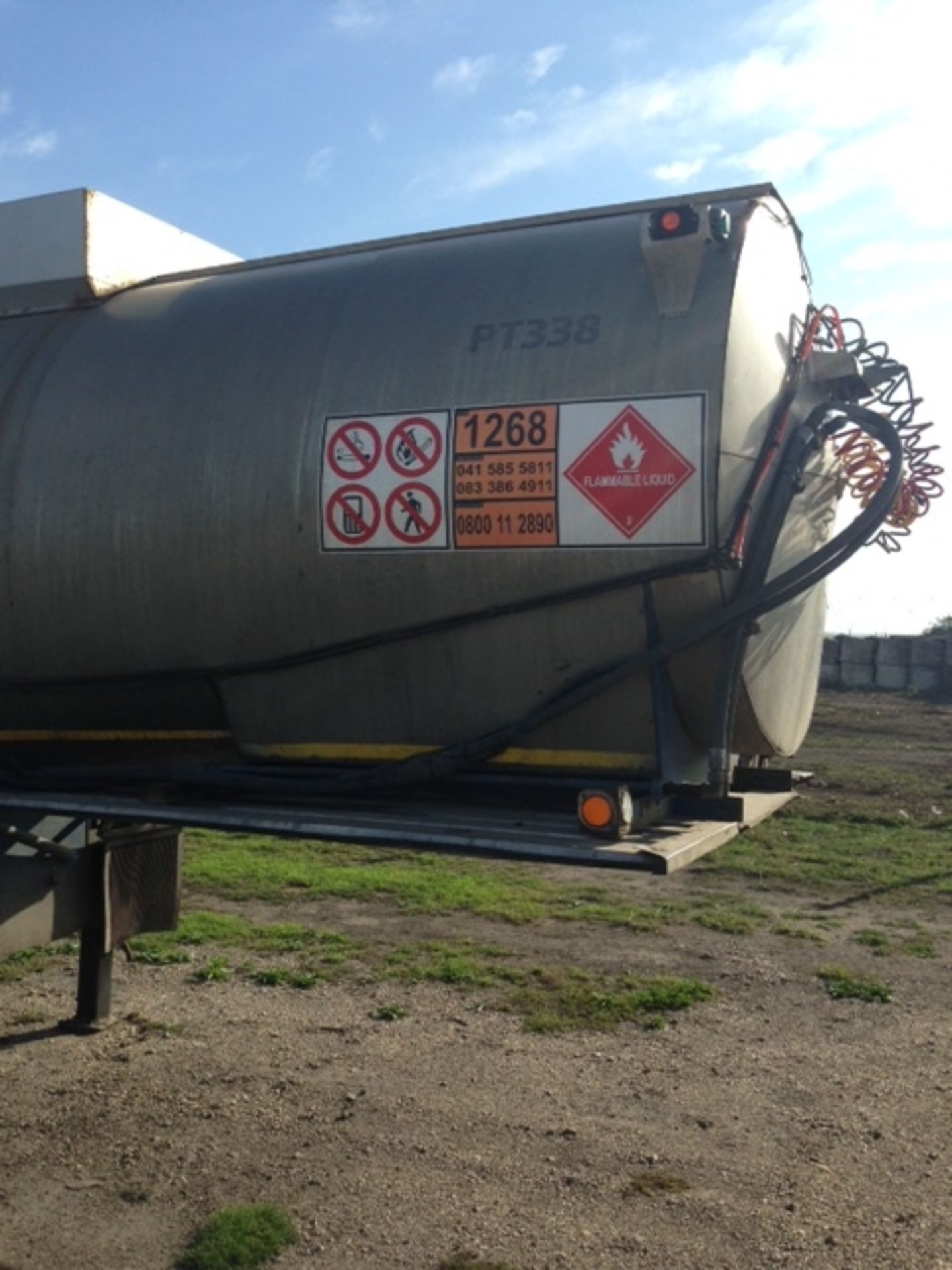 HENRED/SAMTOR D/AXLE CLADDED TANK TRAILER WITH D/AXLE CLADDED PUP TRAILER - (DWT106EC/DKL033EC) - Image 2 of 13