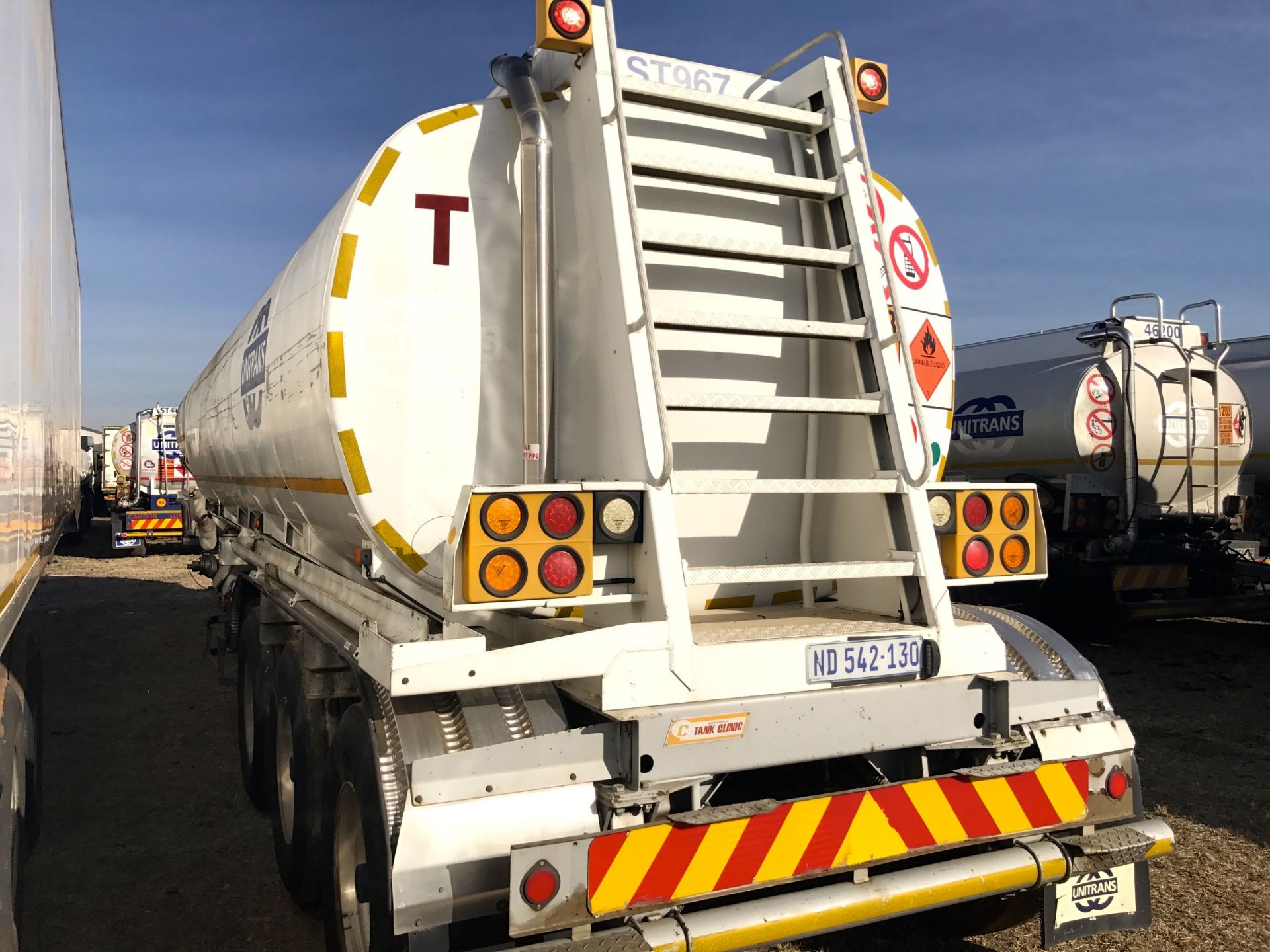 2004 TANK CLINIC TRI-AXLE ALUMINIUM FUEL TANKER TRAILER - (ND542130) - Image 3 of 3