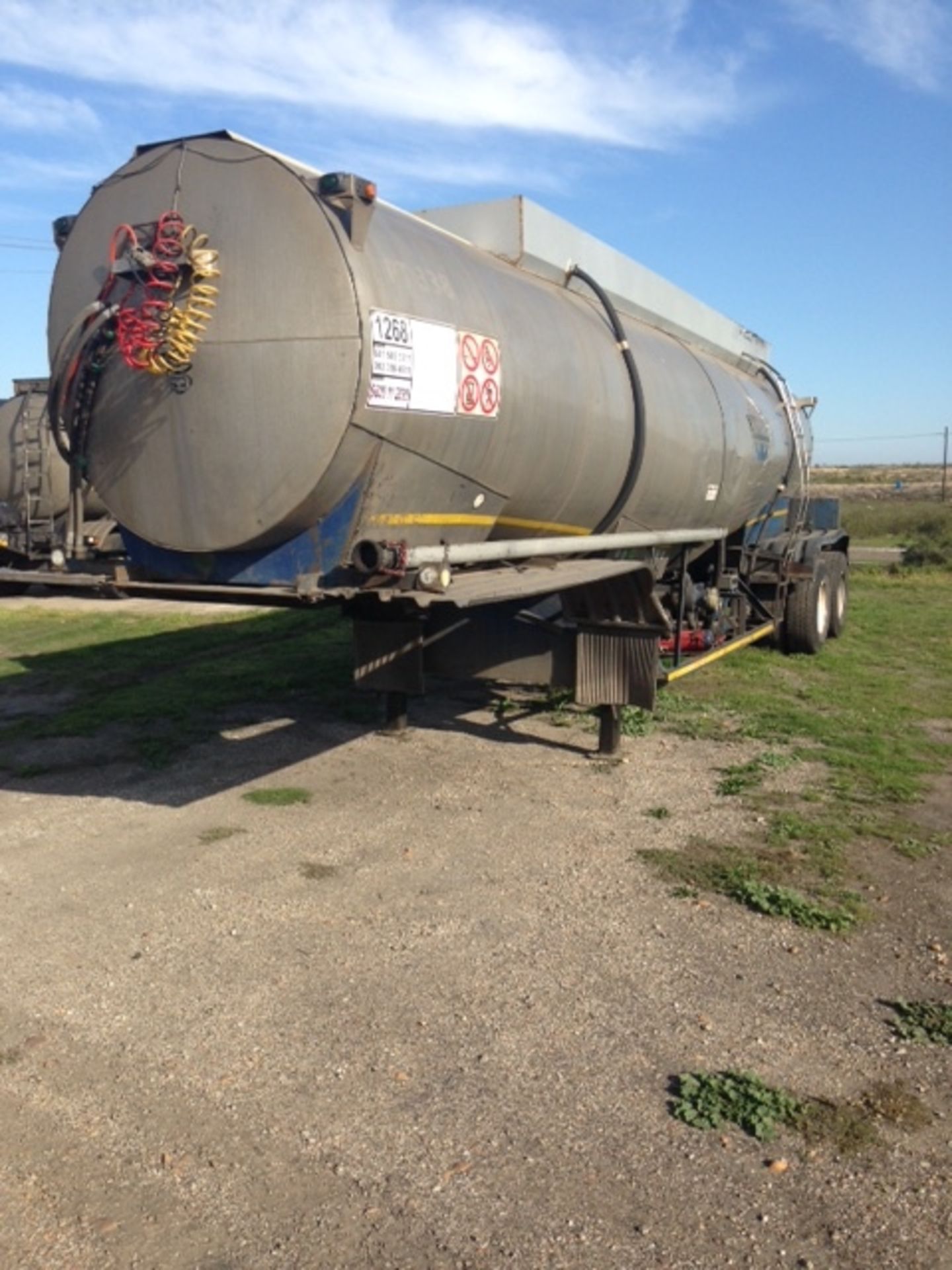 HENRED/SAMTOR D/AXLE CLADDED TANK TRAILER WITH D/AXLE CLADDED PUP TRAILER - (DWT106EC/DKL033EC) - Image 3 of 13