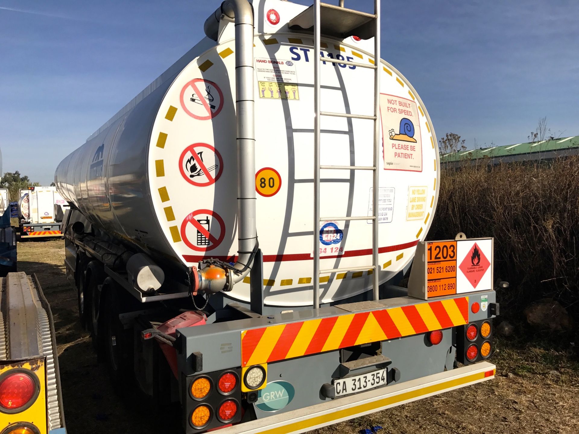 2012 GRW TRI-AXLE ALUMINIUM TANKER TRAILER - (CA313354) - Image 3 of 3