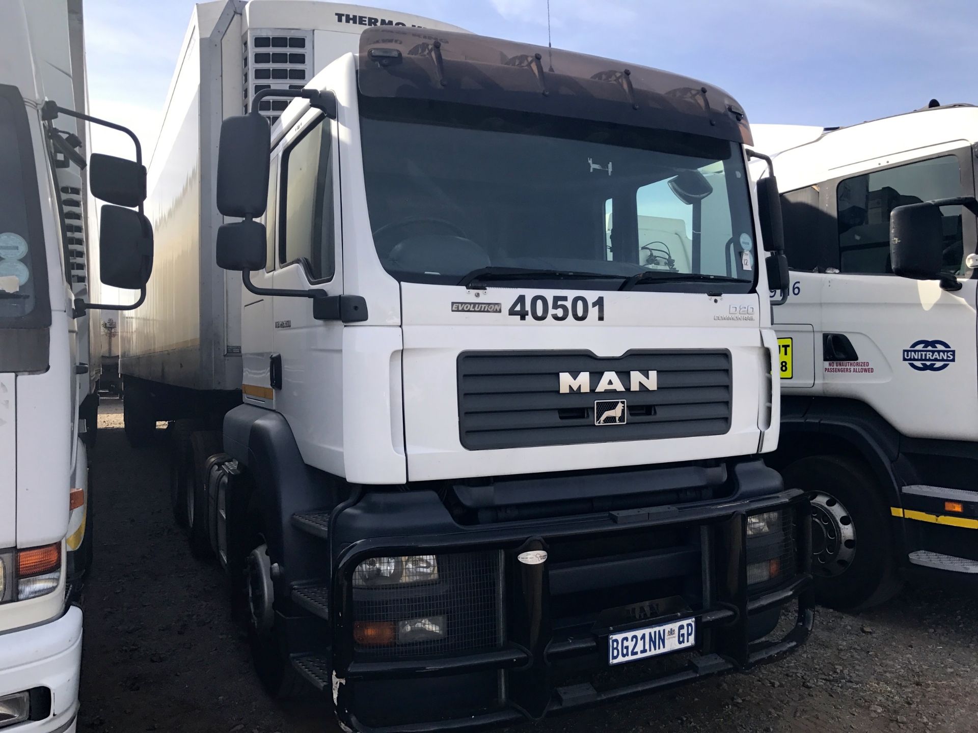 2011 MAN TGA 28-350 6X2 T/T - (BG21NNGP)