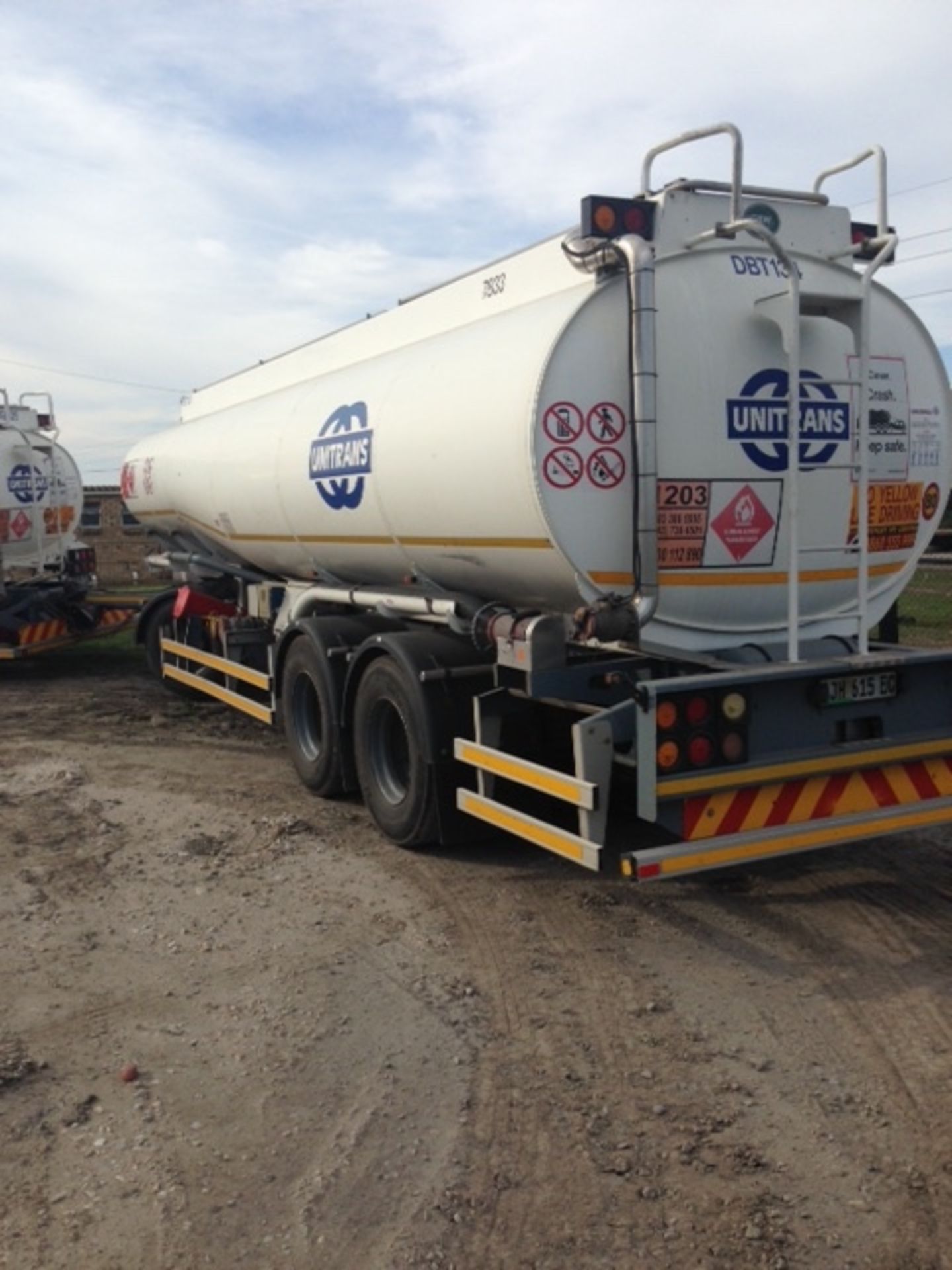 2010 GRW TRI-AXLE D/BAR ALUMINIUM FUEL TANKER TRAILER - (FJH615EC) - Image 3 of 12