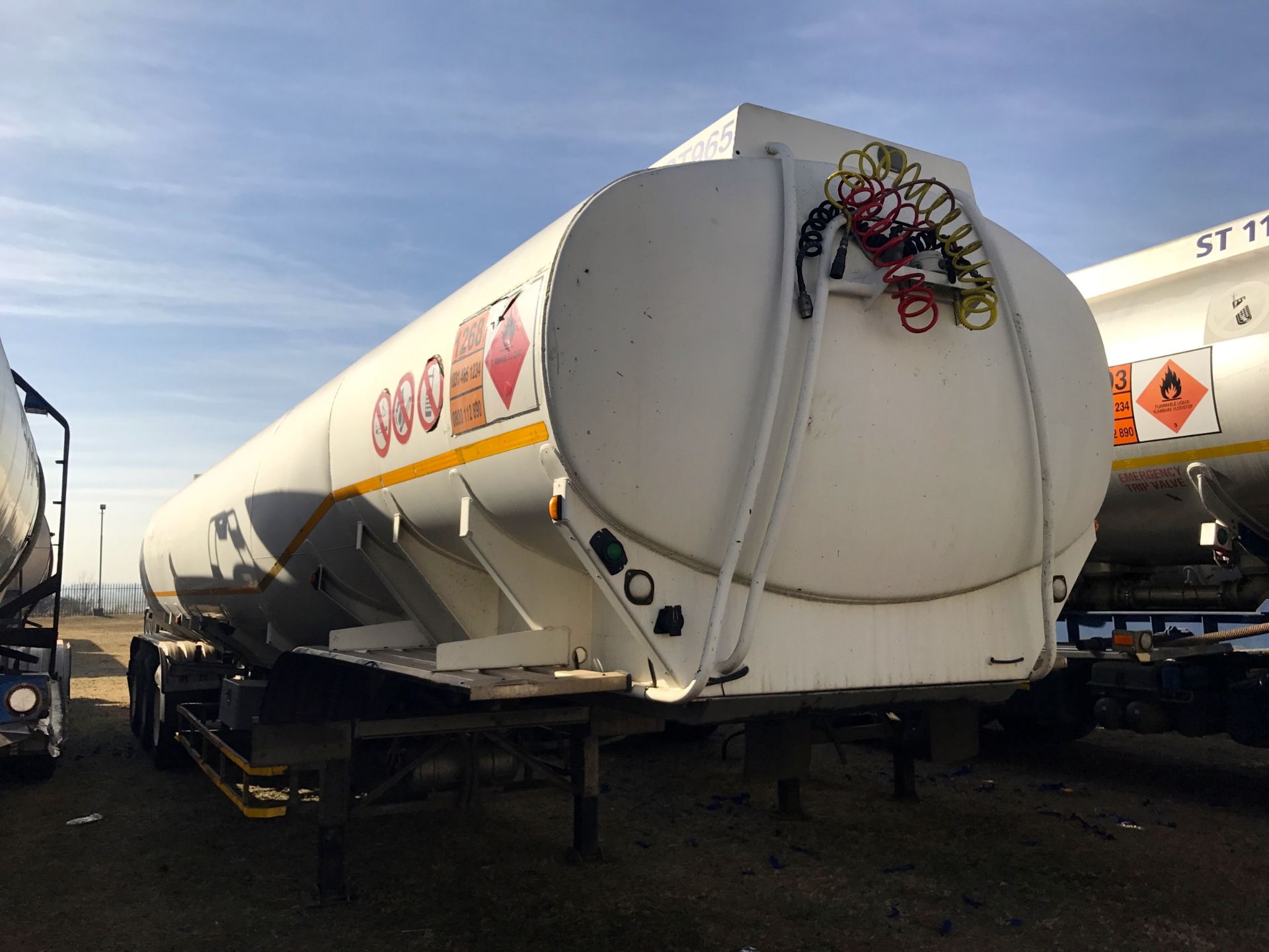 2004 TANK CLINIC TRI-AXLE ALUMINIUM TANKER TRAILER - (ND546695)