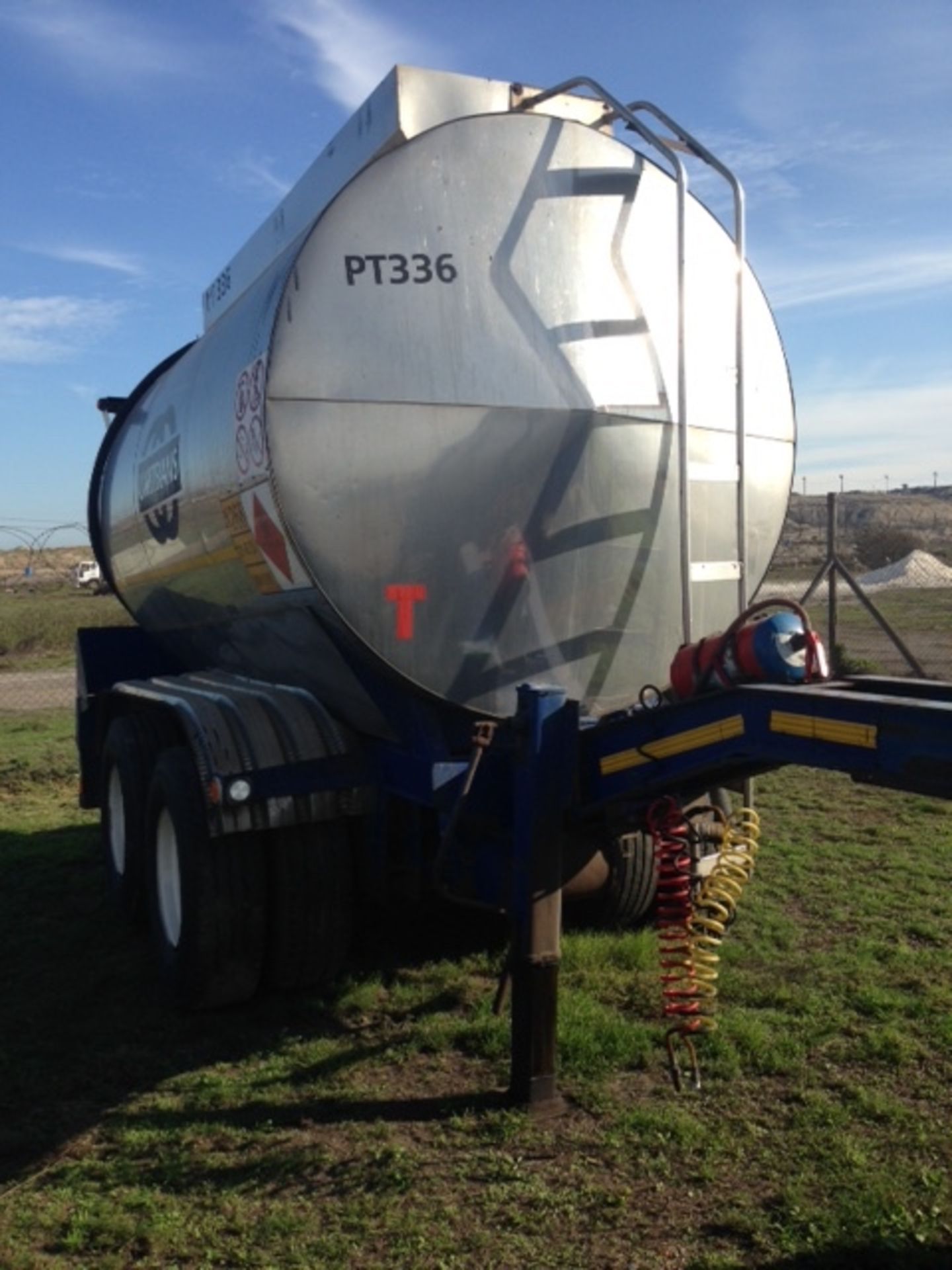HENRED/SAMTOR D/AXLE CLADDED TANK TRAILER WITH D/AXLE CLADDED PUP TRAILER - (DWT106EC/DKL033EC) - Image 10 of 13