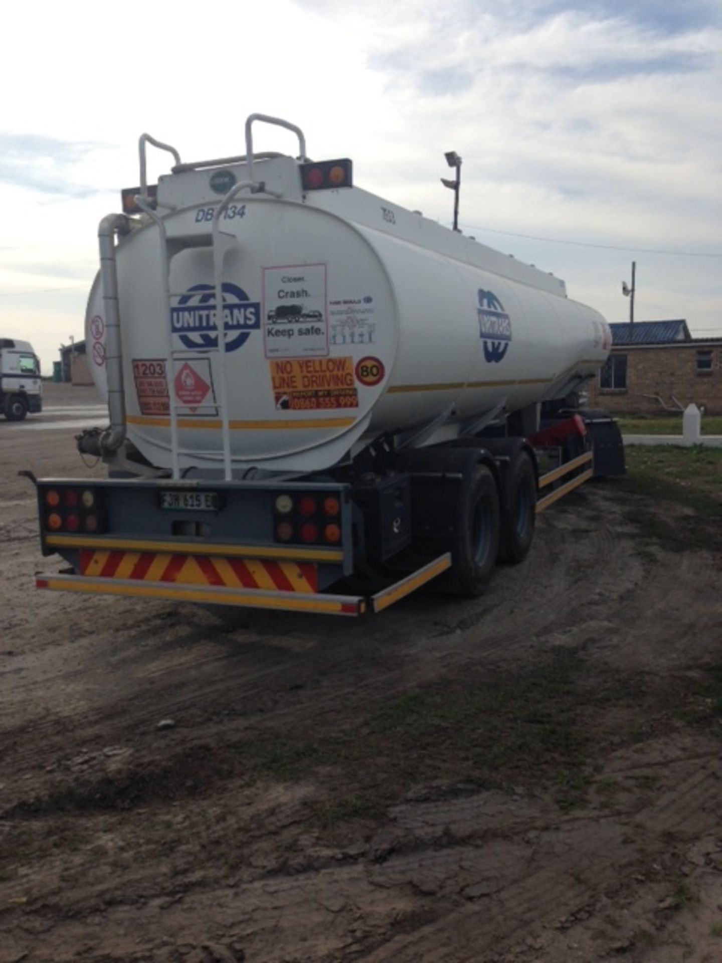 2010 GRW TRI-AXLE D/BAR ALUMINIUM FUEL TANKER TRAILER - (FJH615EC) - Image 4 of 12