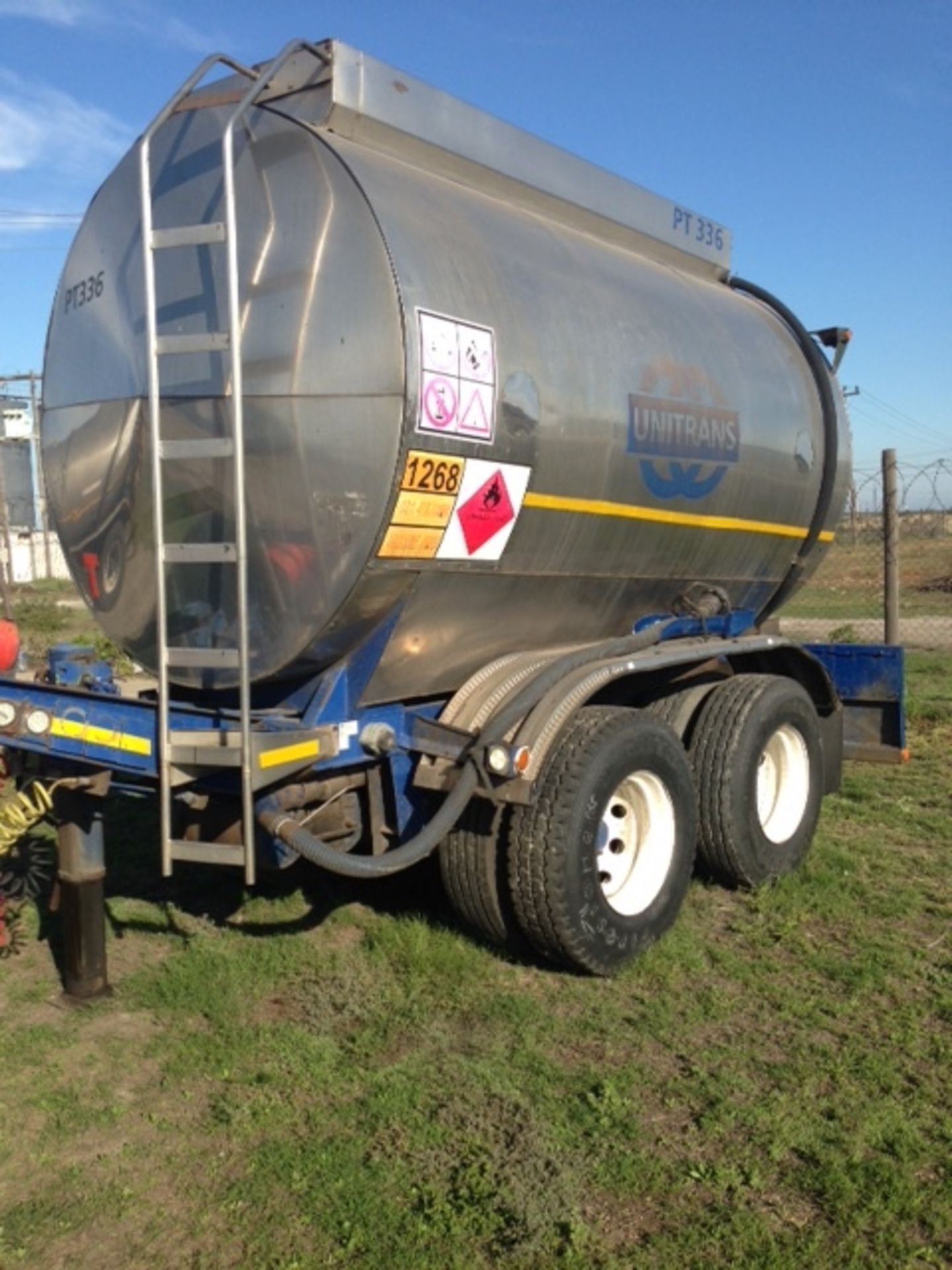 HENRED/SAMTOR D/AXLE CLADDED TANK TRAILER WITH D/AXLE CLADDED PUP TRAILER - (DWT106EC/DKL033EC) - Image 12 of 13