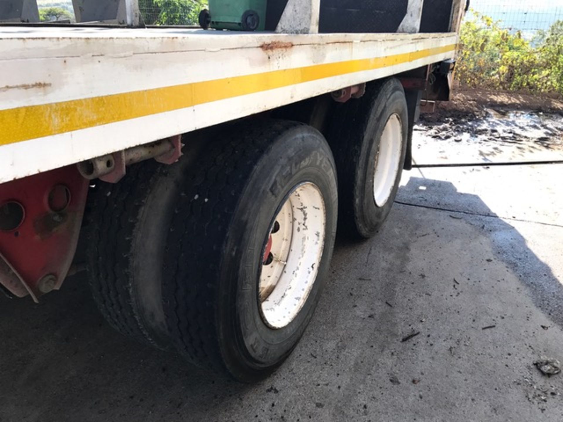 1989 HENRED D/AXLE F/DECK TRAILER WITH TAIL LIFT (LOC: HAMMARSDALE, KZN) - (NC22485) - Image 6 of 8