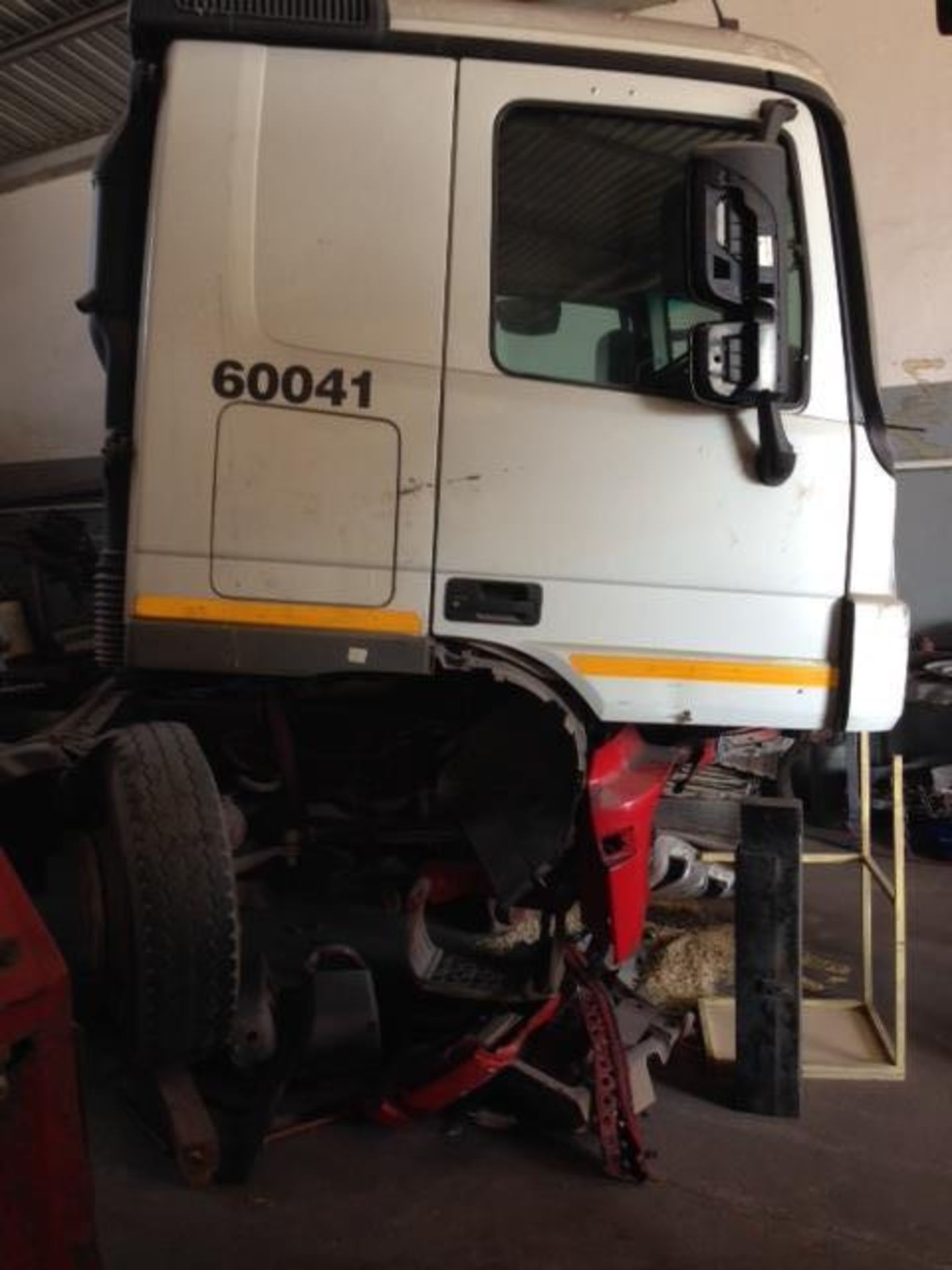 2012 M/BENZ ACTROS 3344 6X4 T/T (ACCIDENT DAMAGE) (LOC: WORCESTER, WESTERN CAPE) - (FLEET NO:60041) - Image 2 of 11