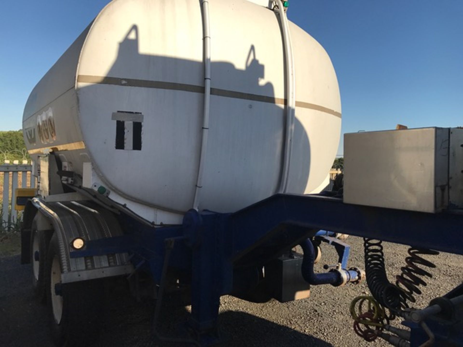 2004 TANK CLINIC D/AXLE ALUMINIUM TANKER TRAILER WITH D/AXLE ALUMINIUM PUP (LOC: DARNALL, KZN) - ( - Image 11 of 17