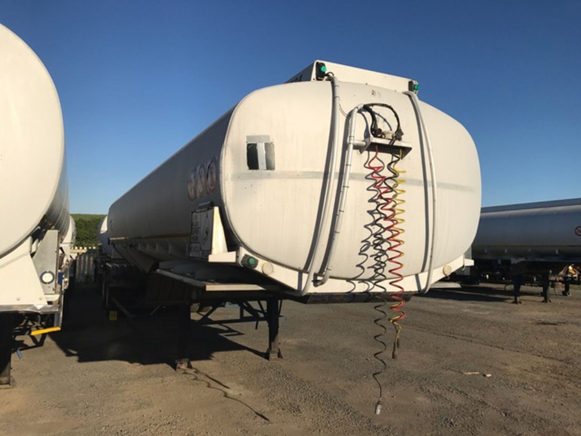 2004 TANK CLINIC D/AXLE ALUMINIUM TANKER TRAILER WITH D/AXLE ALUMINIUM PUP (LOC: DARNALL, KZN) - ( - Image 3 of 17