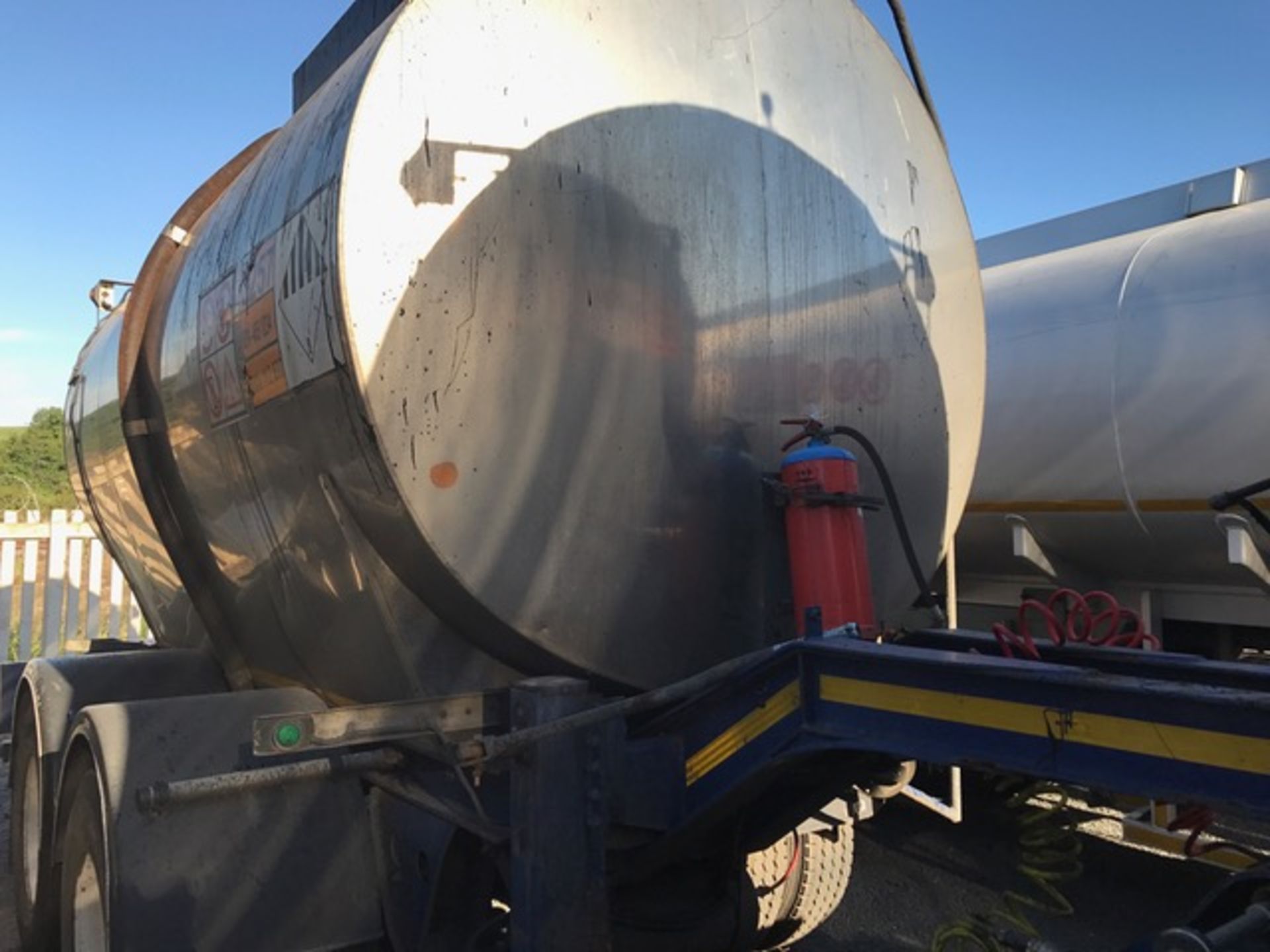 2003 HENRED TRI-AXLE BITUMEN TANKER TRAILER + D/AXLE BITUMEN PUP TRAILER (LOC: DARNALL, KZN) - ( - Image 9 of 15