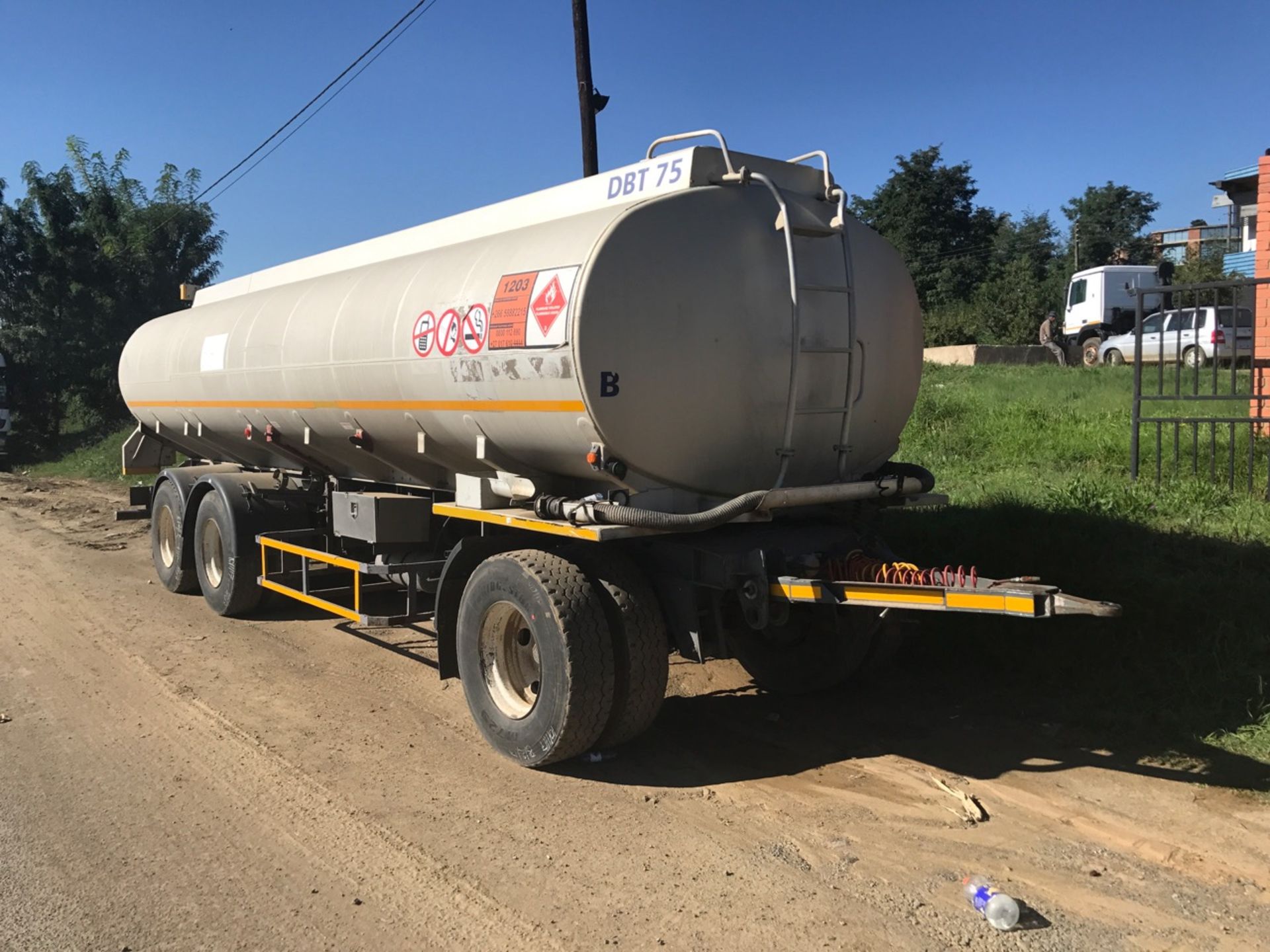 2005 GRW TRI-AXLE D/BAR ALUMINIUM FUEL TANKER TRAILER (LOC: MASERU, LESOTHO) - (RYG059GP)