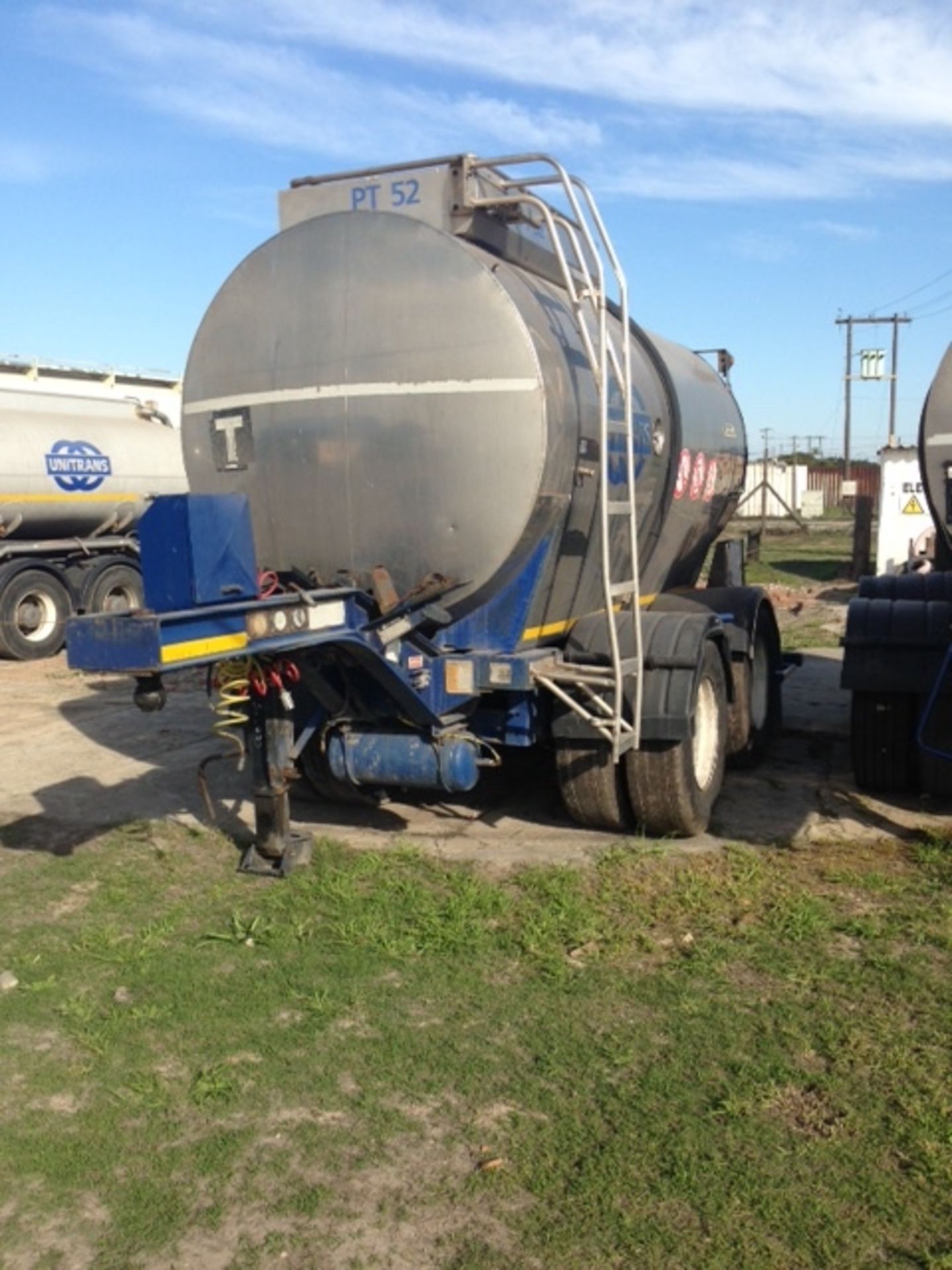 2002 HENRED D/AXLE S/STEEL PUP TANKER TRAILER (LOC: PORT ELIZABETH, E.C) - (ND216001) - Image 2 of 5