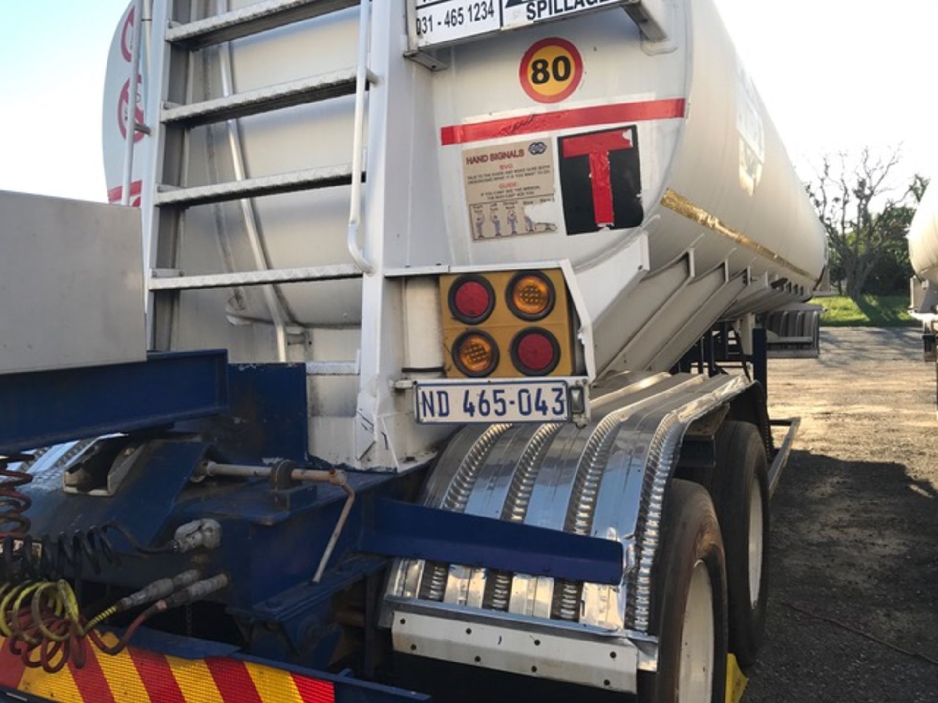 2004 TANK CLINIC D/AXLE ALUMINIUM TANKER TRAILER WITH D/AXLE ALUMINIUM PUP (LOC: DARNALL, KZN) - ( - Image 9 of 17