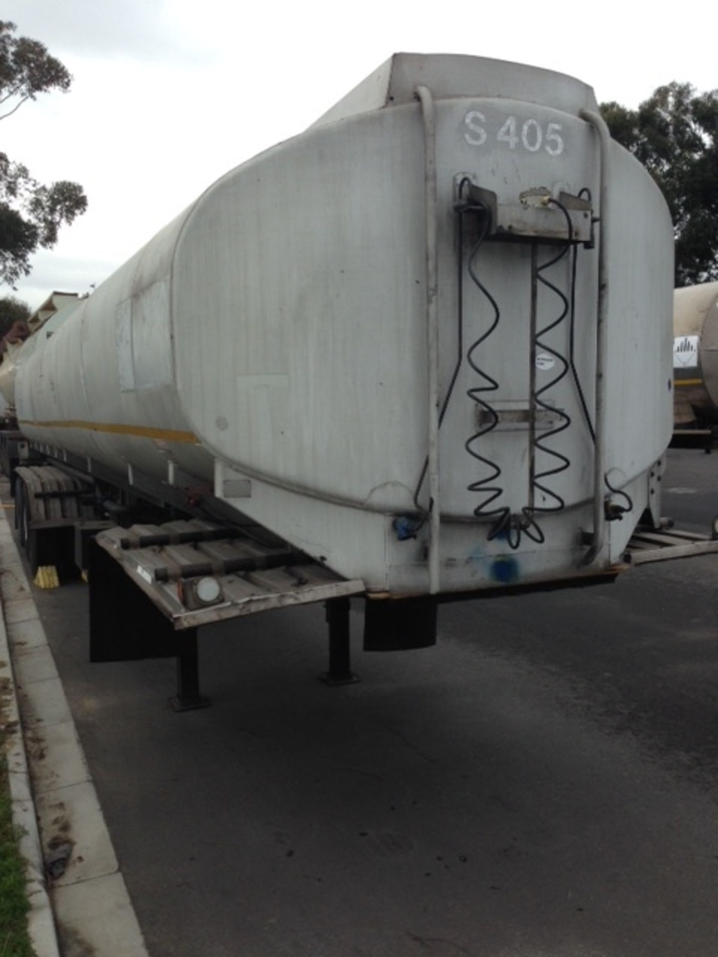 1995 ROSBY TRI-AXLE ALUMINIUM FUEL TRAILER (LOC: CAPETOWN) - (7480) - Image 2 of 6