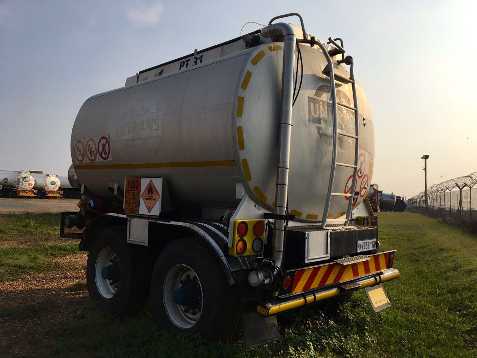 2001 TANK CLINIC D/AXLE ALUMINIUM PUP FUEL TANKER (LOC: TULISA PARK, JHB) - (MKW958GP) - Image 2 of 5