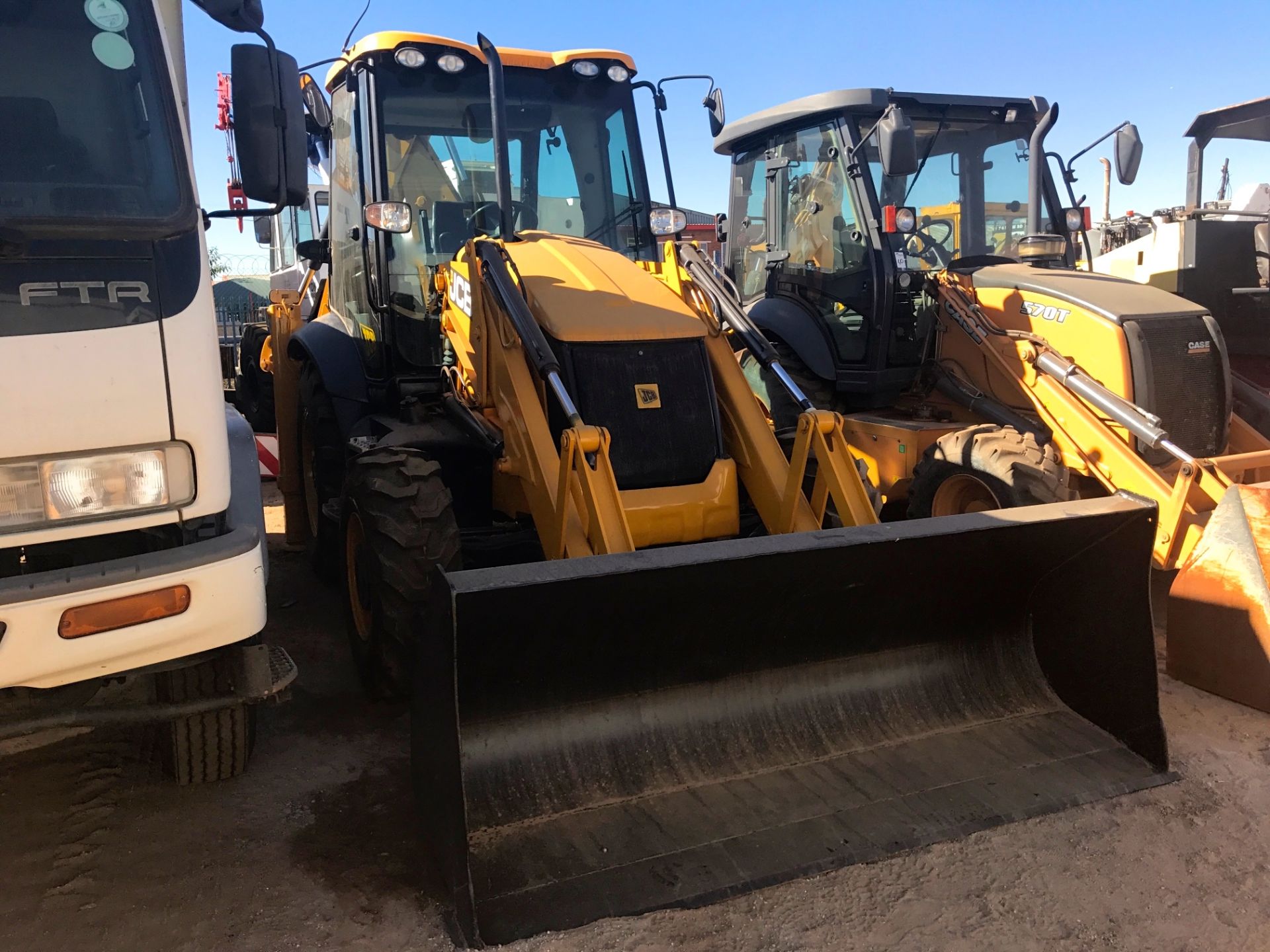 2013 JCB 3CX 4X4 TLB - (JCB3CX02L02255523) (1,645 HRS)