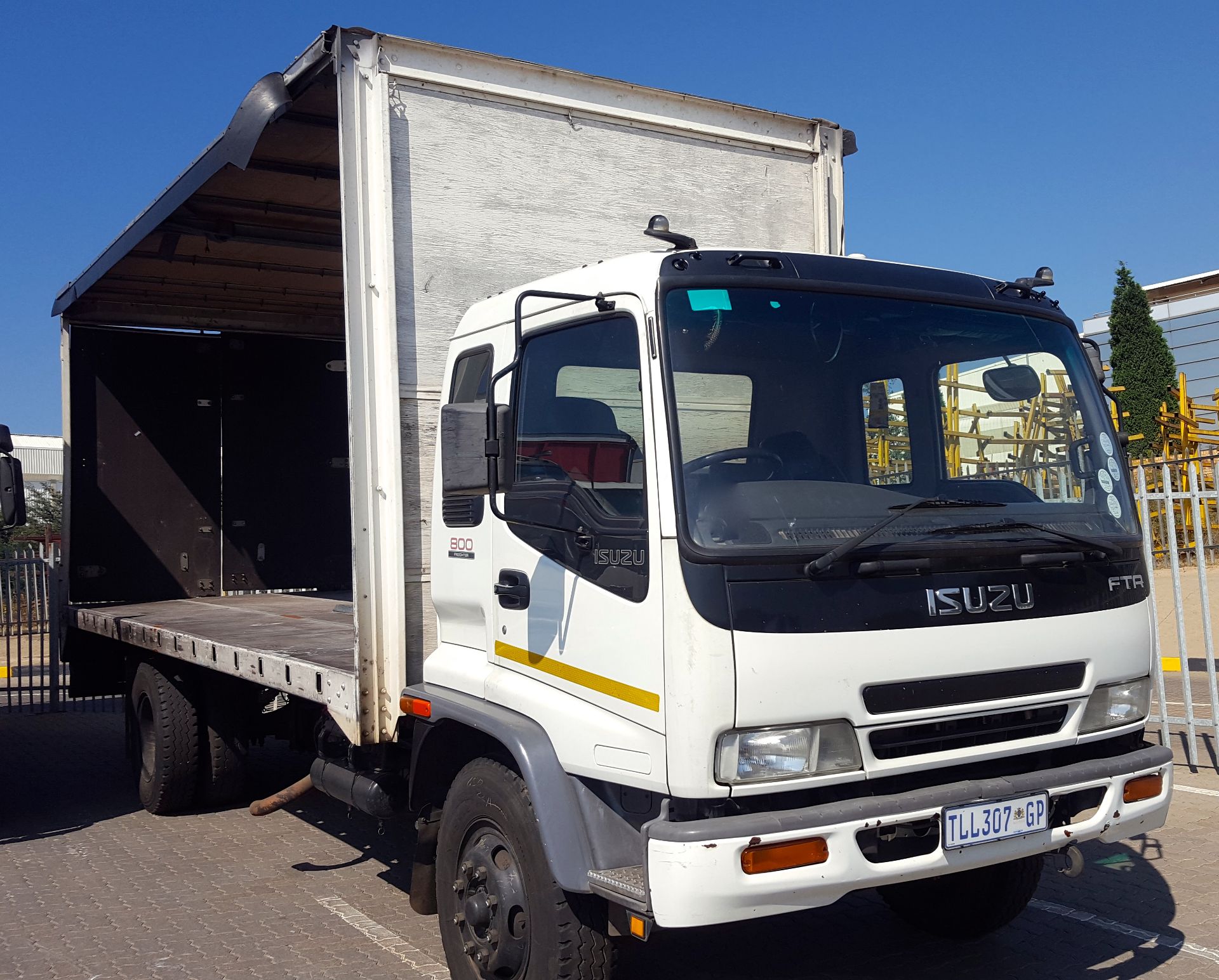 2006 ISUZU FTR800 TAUTLINER - (TLL307GP)