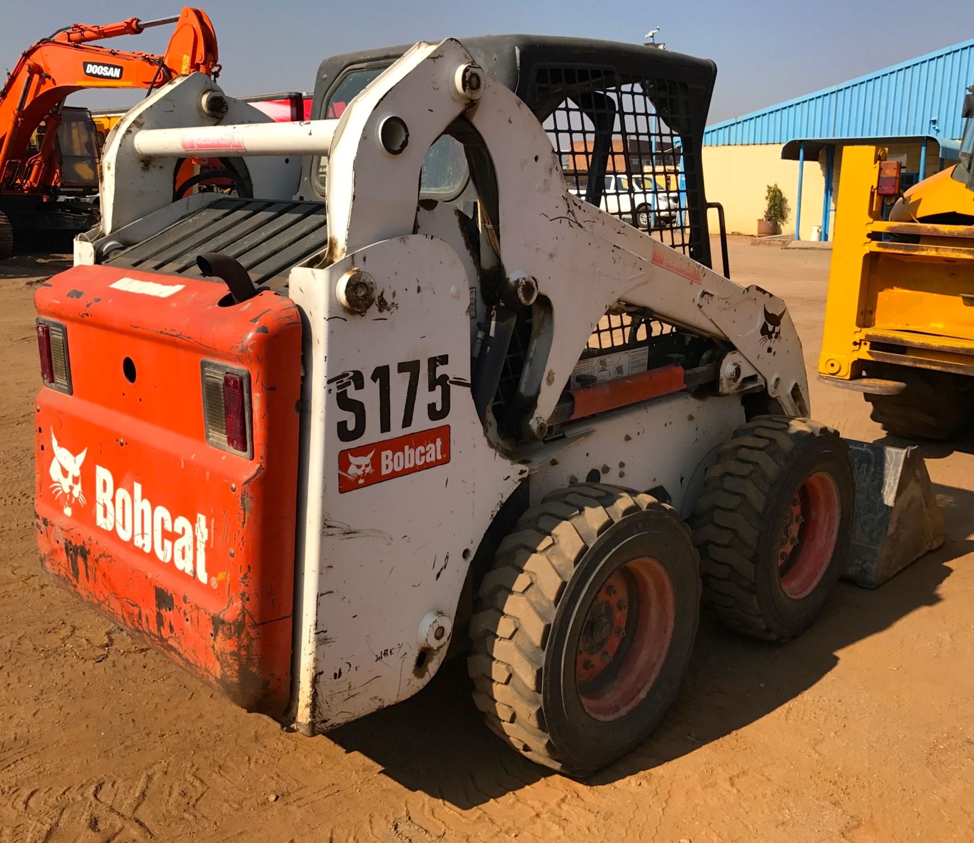 2007 BOBCAT S175B SKIDSTEER WITH BUCKET, SWEEPER, GRADER ATTACHMENT - (530114896) - Image 3 of 7