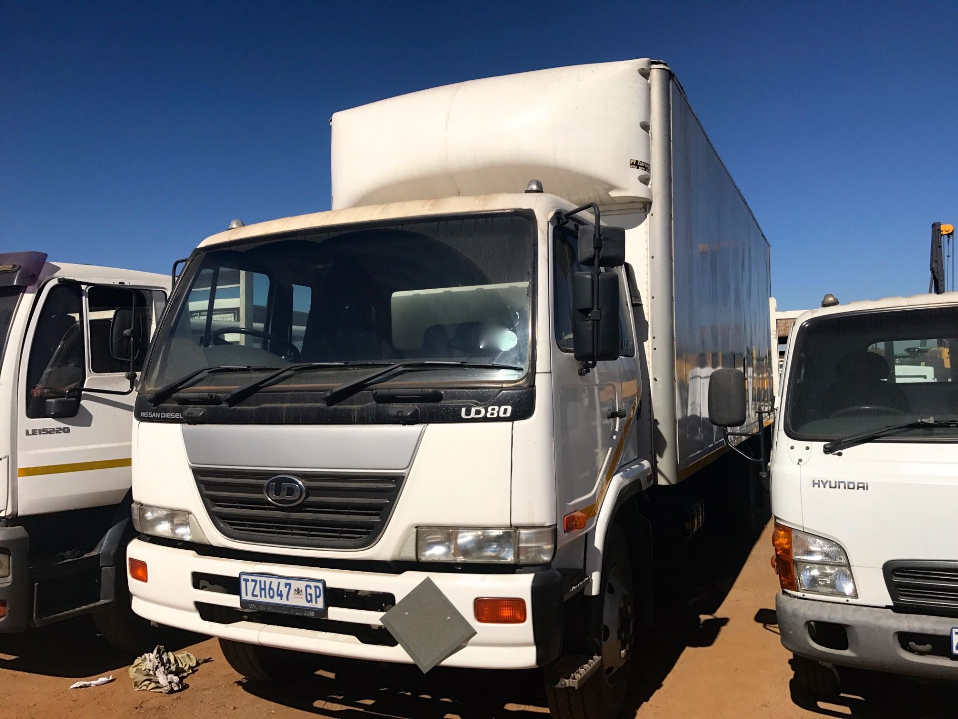 2006 NISSAN UD80 V/VAN - (TZH647GP)