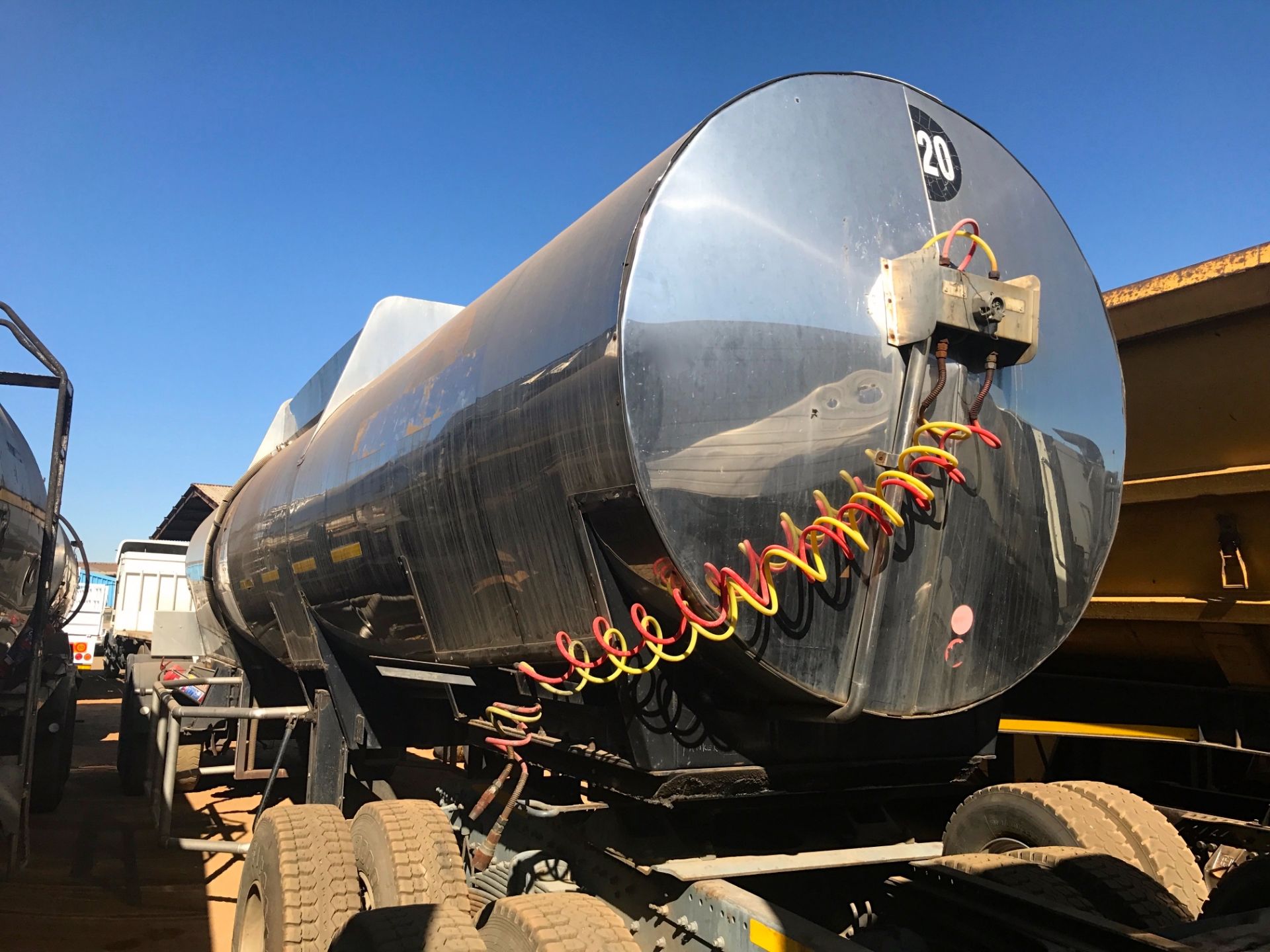 2003 GRW D/AXLE CLADDED TANKER TRAILER - (PHM749GP)