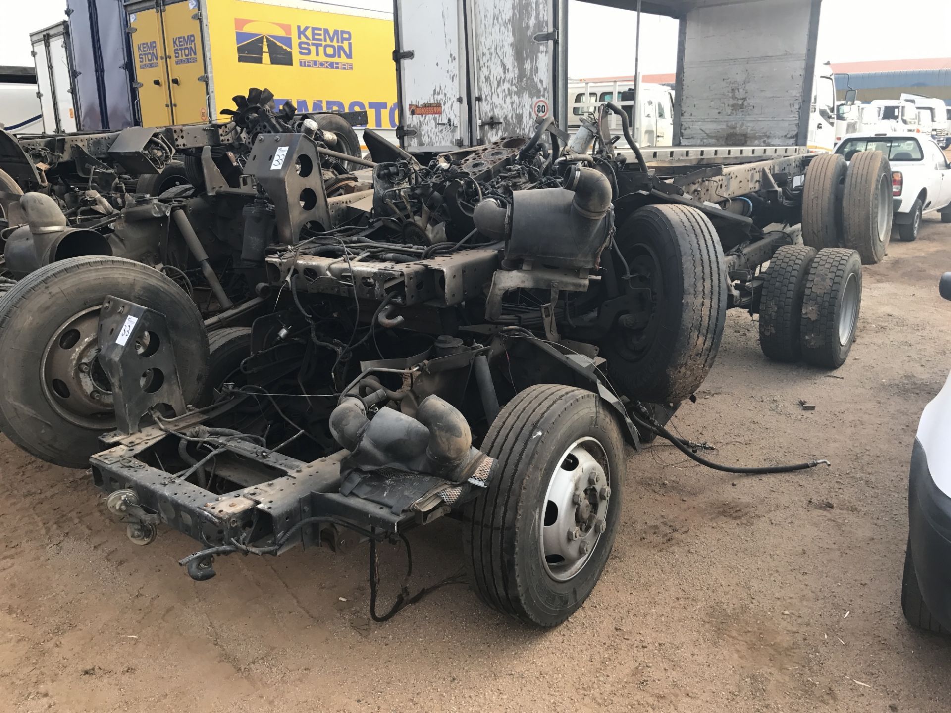 NISSAN 2X CHASSIS CABSTAR - (3153/1777)