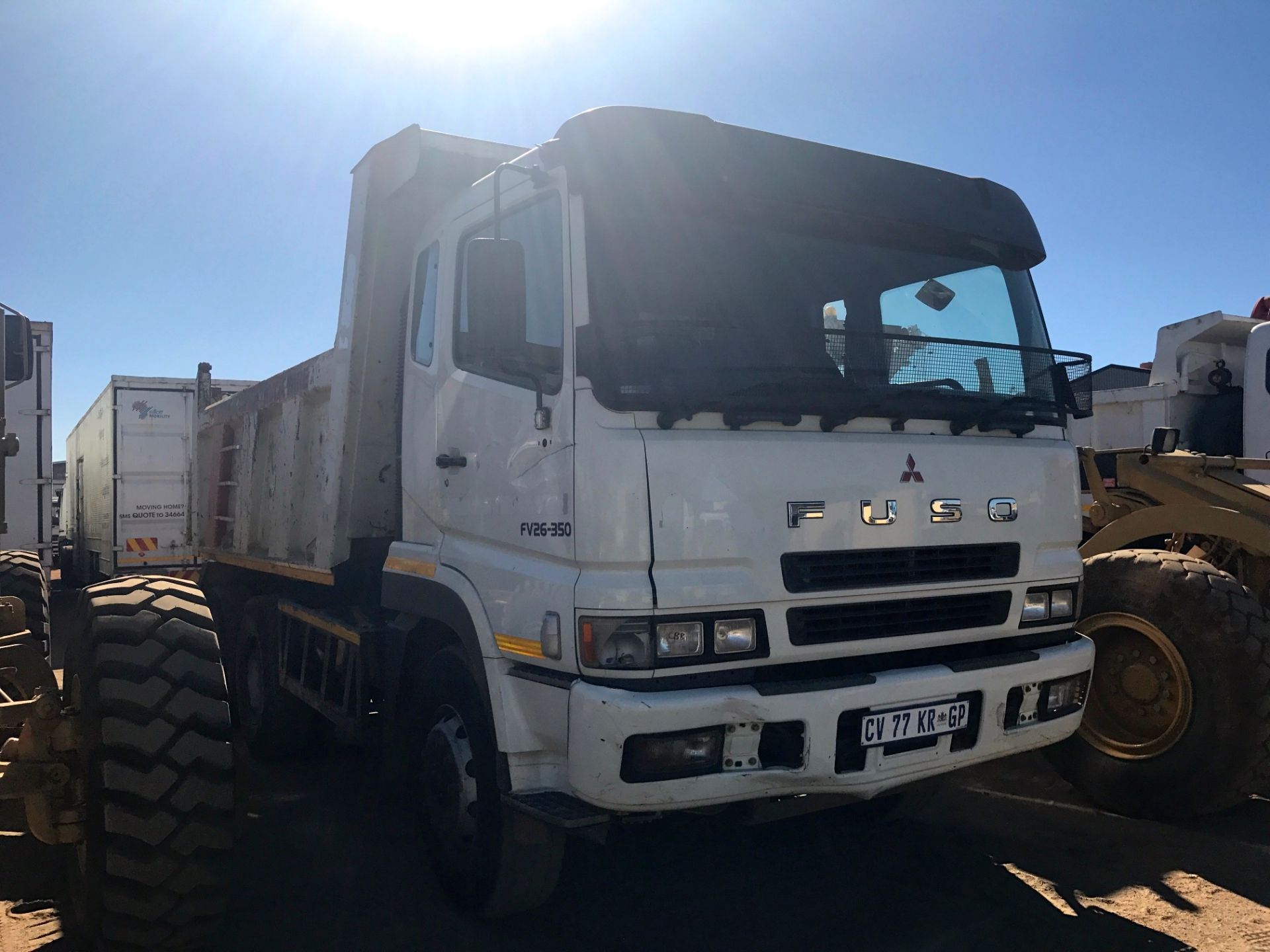 2012 MITSUBISHI FUSO 26-350 10 CUBE TIPPER - (CV77KRGP)