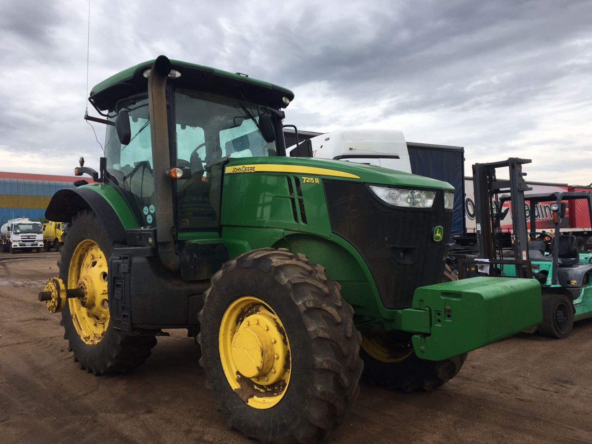 2012 JOHN DEERE 7215R 4X4 TRACTOR - (FFC651FS)