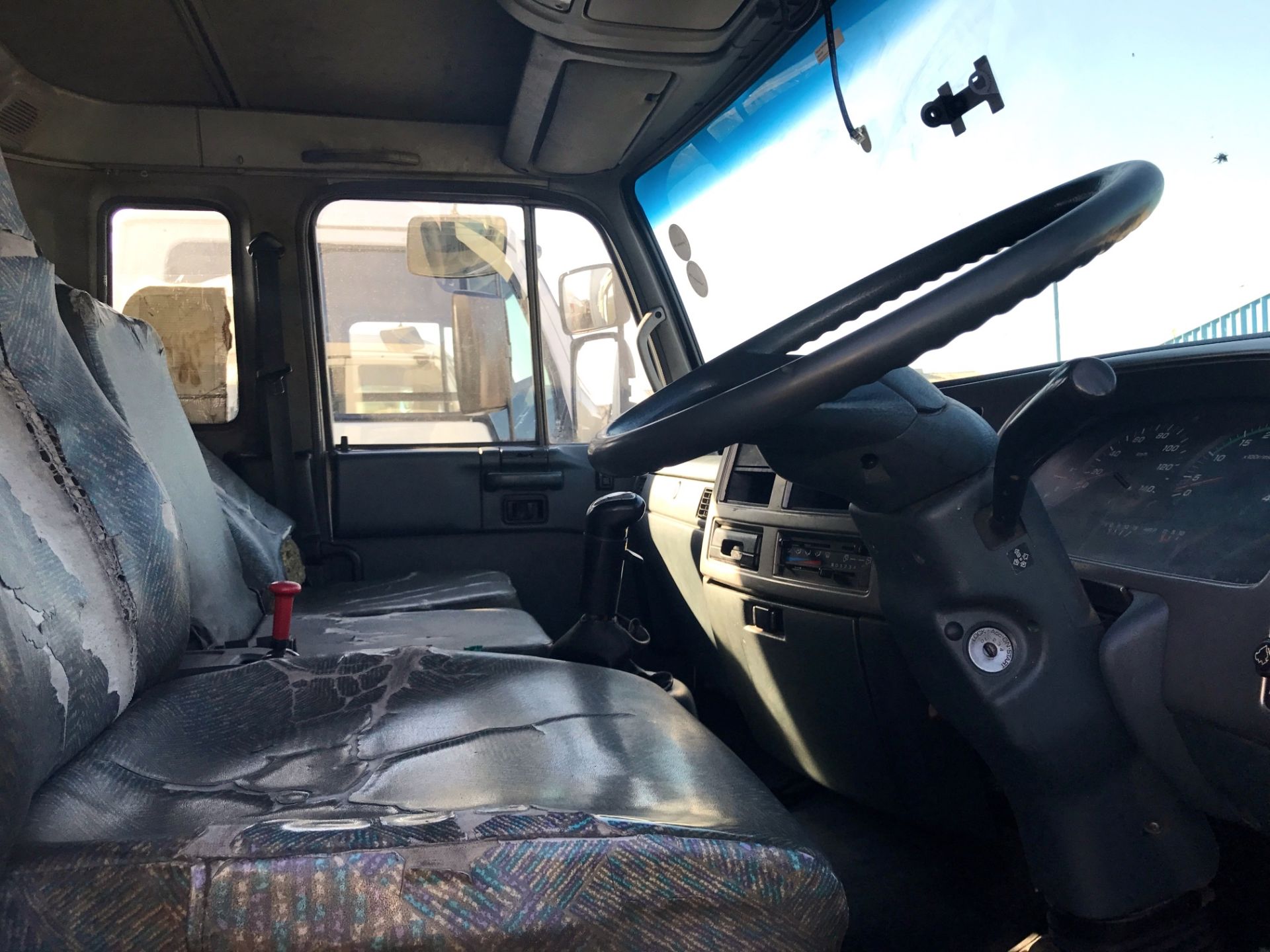 2009 NISSAN UD100 6X2 TAUTLINER (NO CURTAINS) - (XXT817GP ) - Image 2 of 4