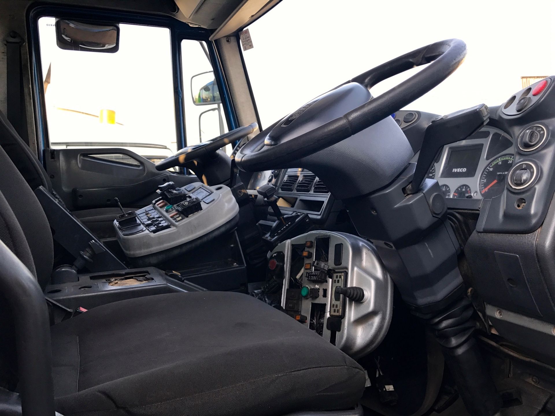 2007 IVECO 140E18 WITH JOHNSTON ROAD SWEEPER (NON-RUNNER) - (CY205575) - Image 2 of 3