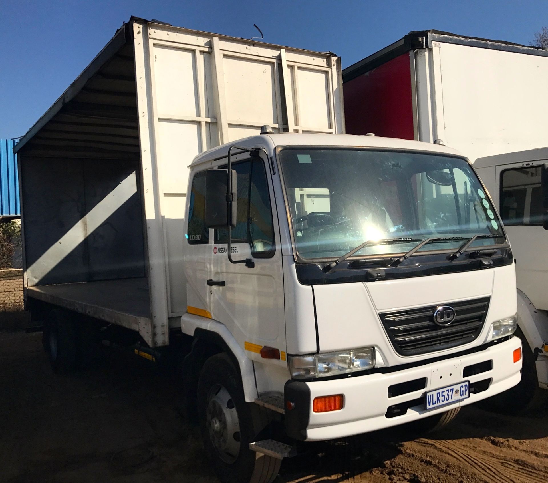 2007 NISSAN UD90 TAUTLINER (NO CURTAINS) - (VLR537GP)