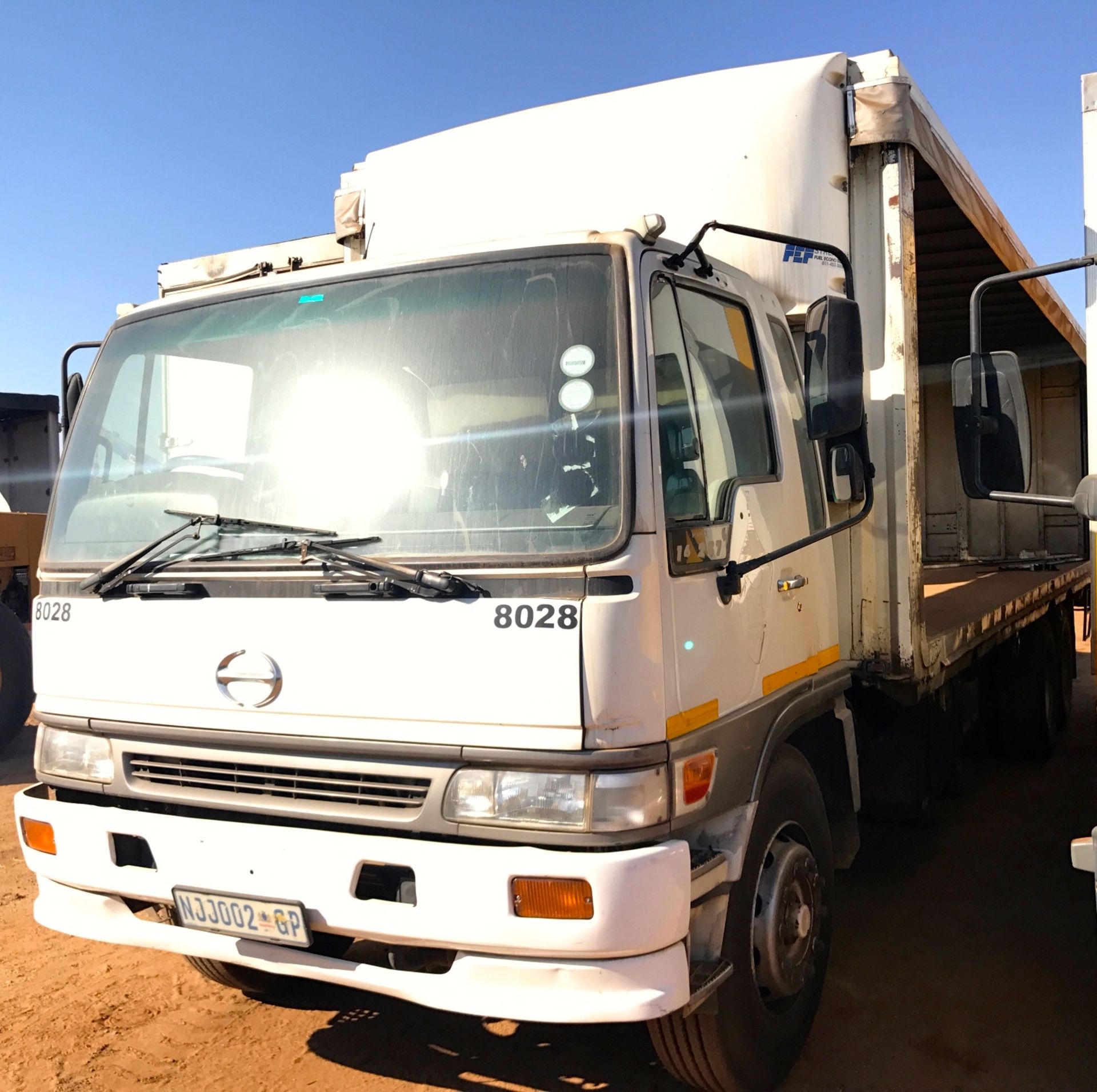 2002 TOYOTA HINO 16-257 6X2 TAUTLINER (NO CURTAINS) - (NJJ002GP)