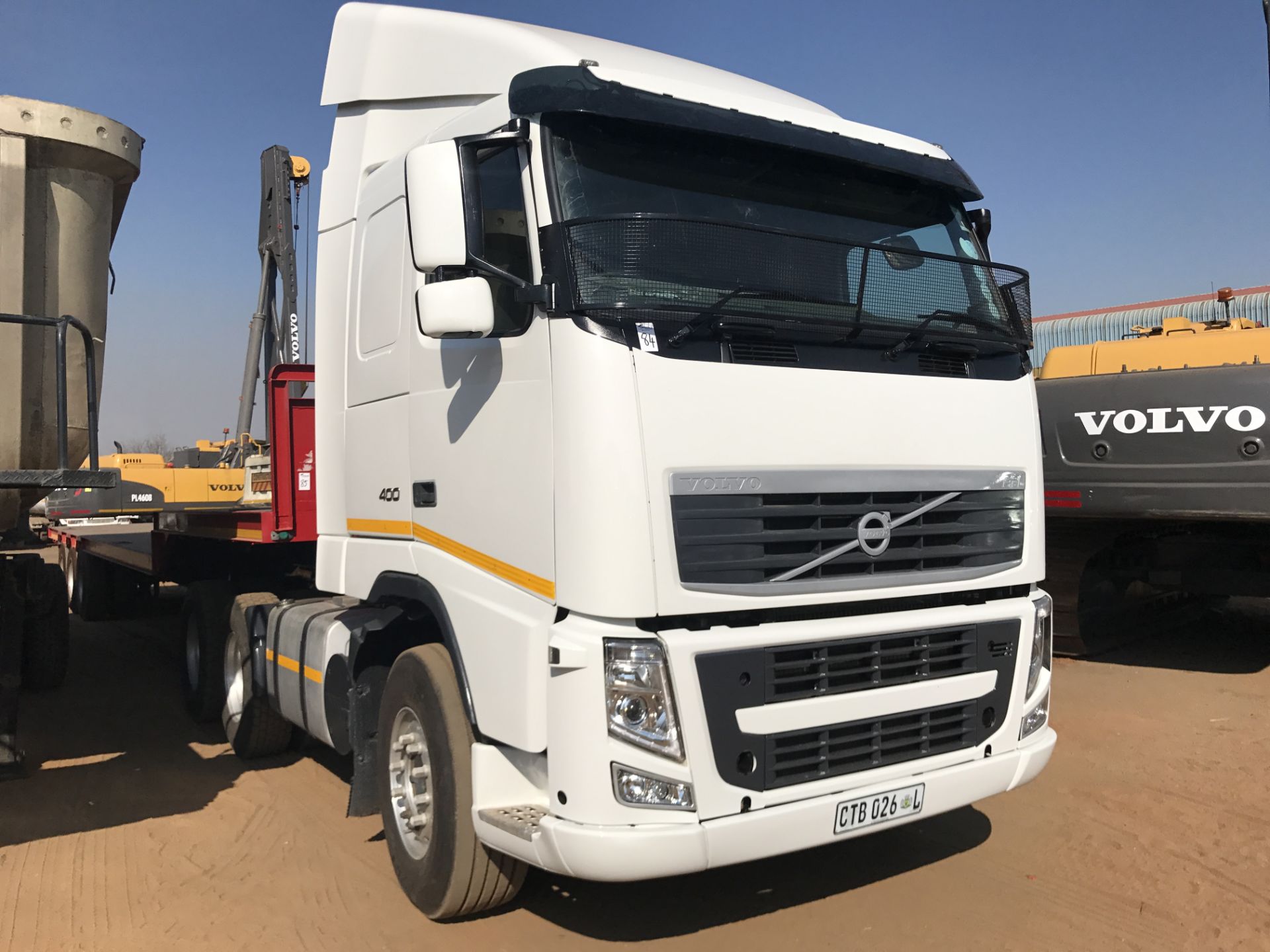 2010 VOLVO FH12 400 6X4 T/T - (CTB026L)