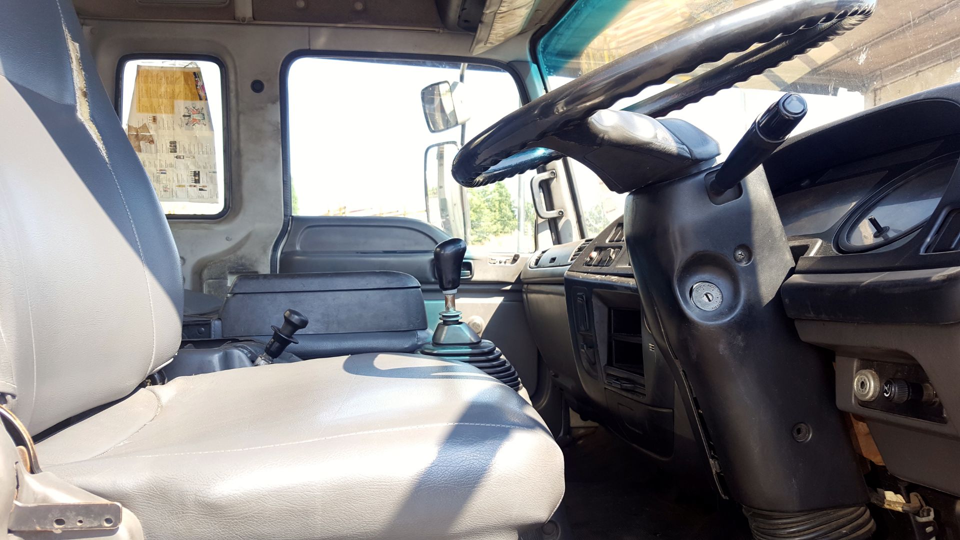 2006 ISUZU FTR800 TAUTLINER (NO CURTAINS) - (TLL305GP) - Image 2 of 4