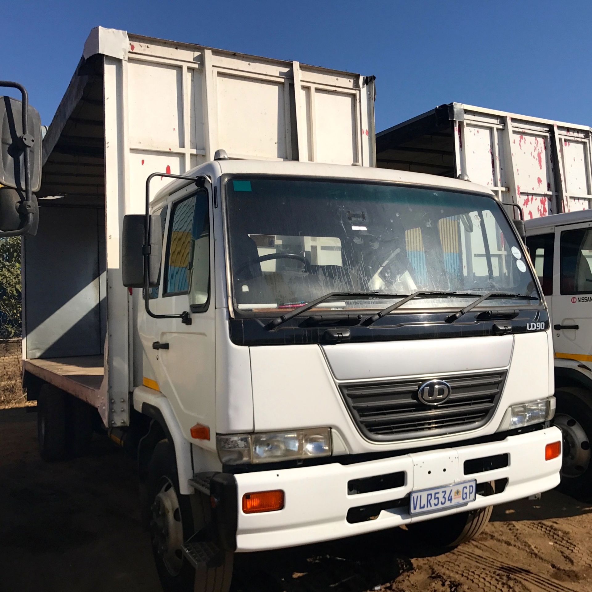 2007 NISSAN UD90 TAUTLINER (NO CURTAINS) - (VLR534GP)