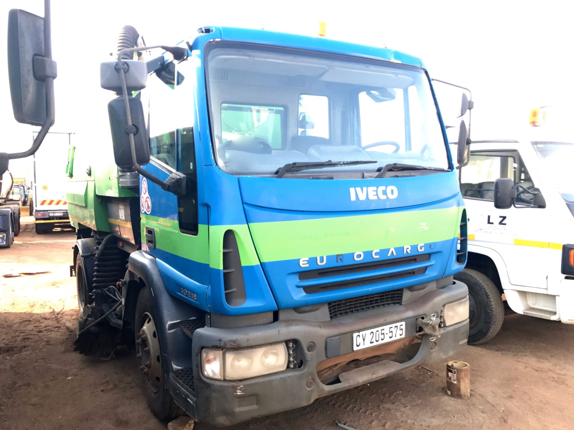 2007 IVECO 140E18 WITH JOHNSTON ROAD SWEEPER (NON-RUNNER) - (CY205575)